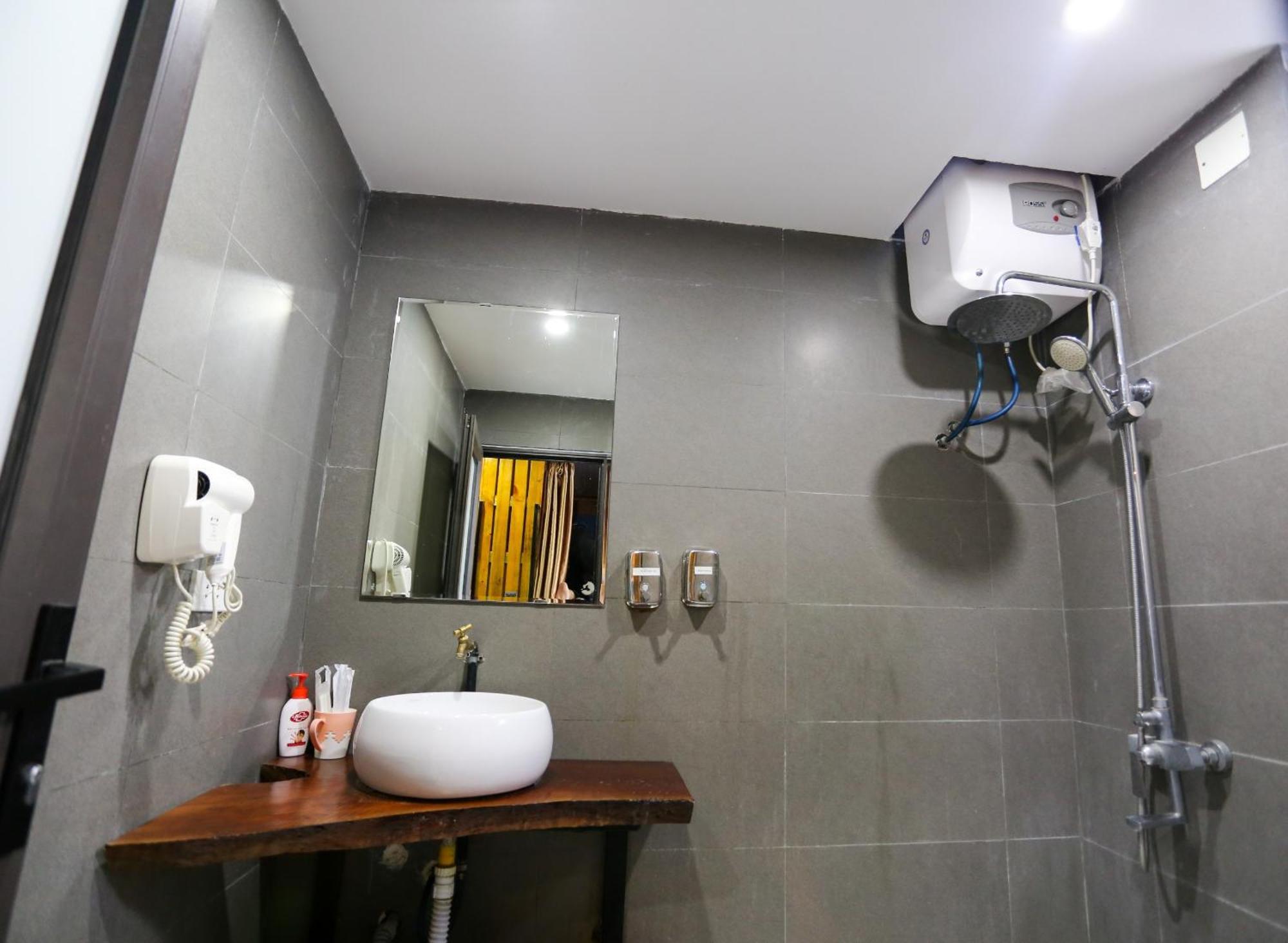Hostel Catba Pod - Restaurant And Rooftop Bar *