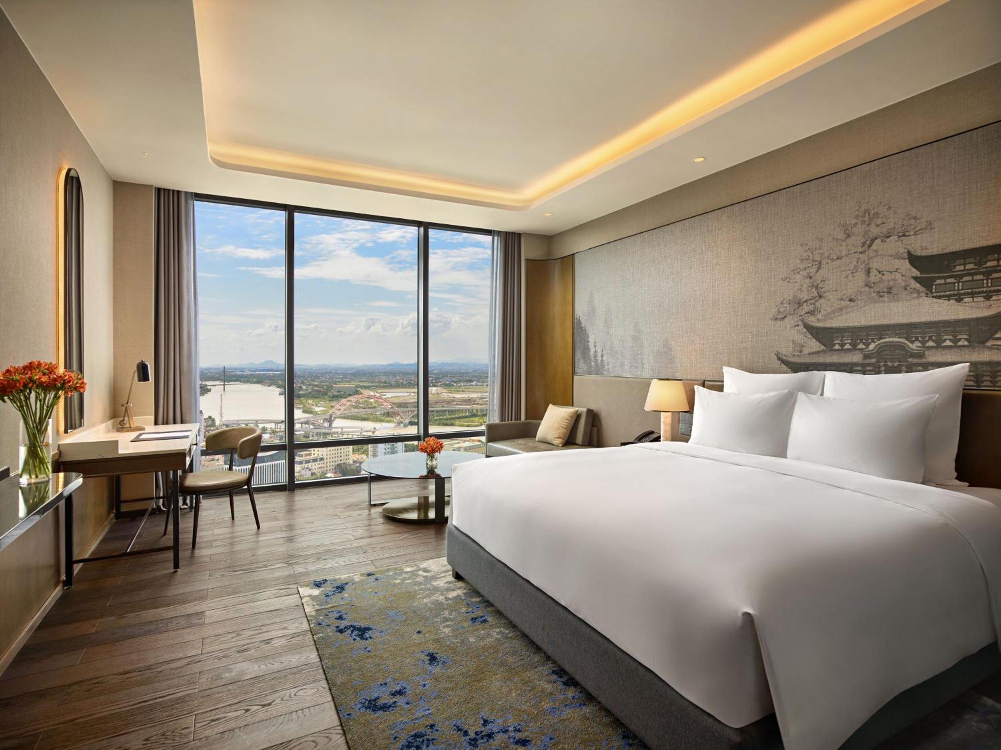 Pullman Phong Grand 5*