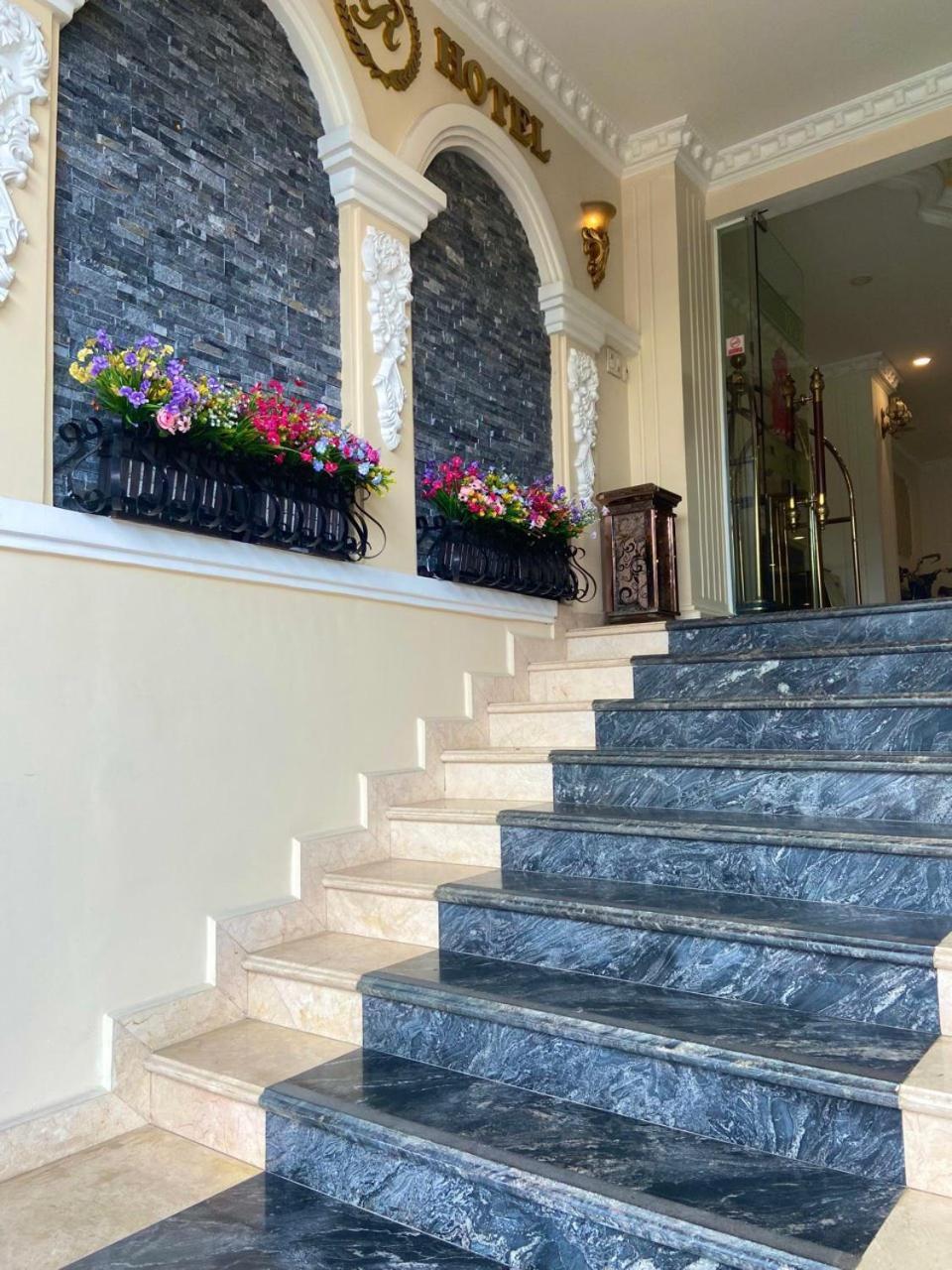 Royal Hotel