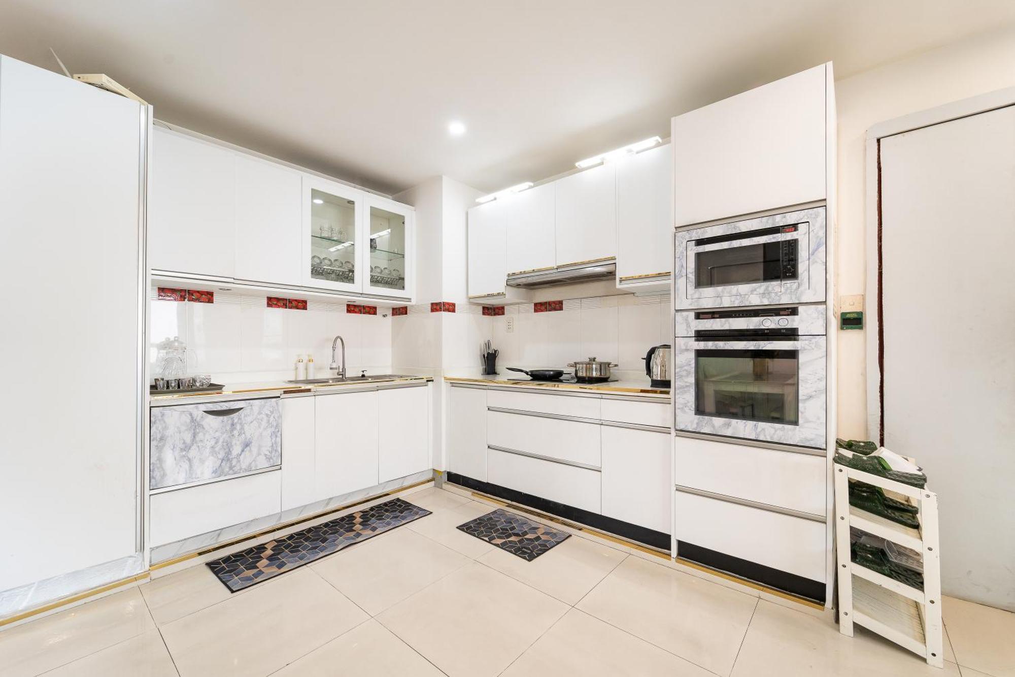 White Penthouse-rooftop Pool Private -central * Ho Chi Minh City