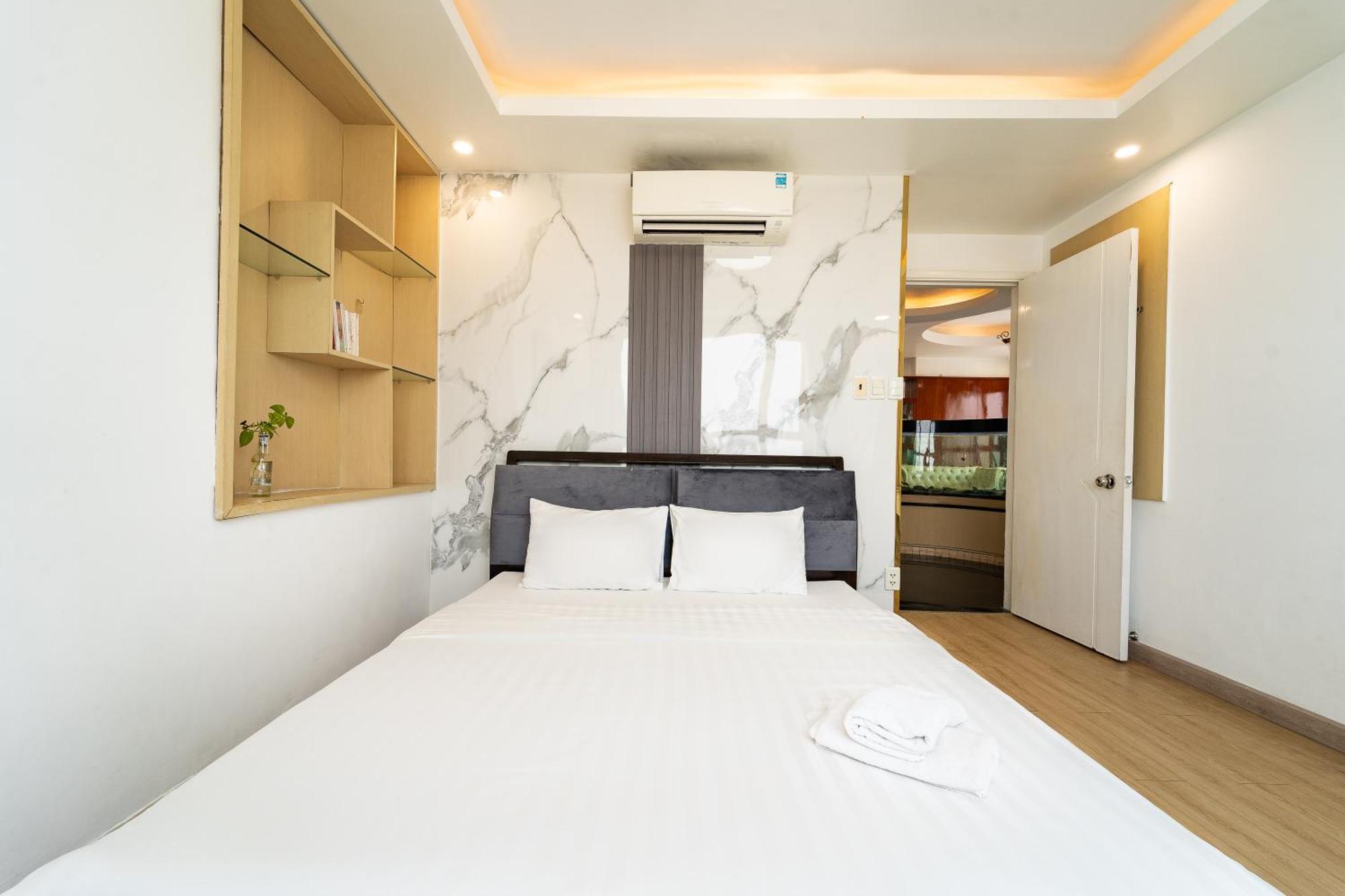 White Penthouse-rooftop Pool Private -central Apartment Ho Chi Minh City