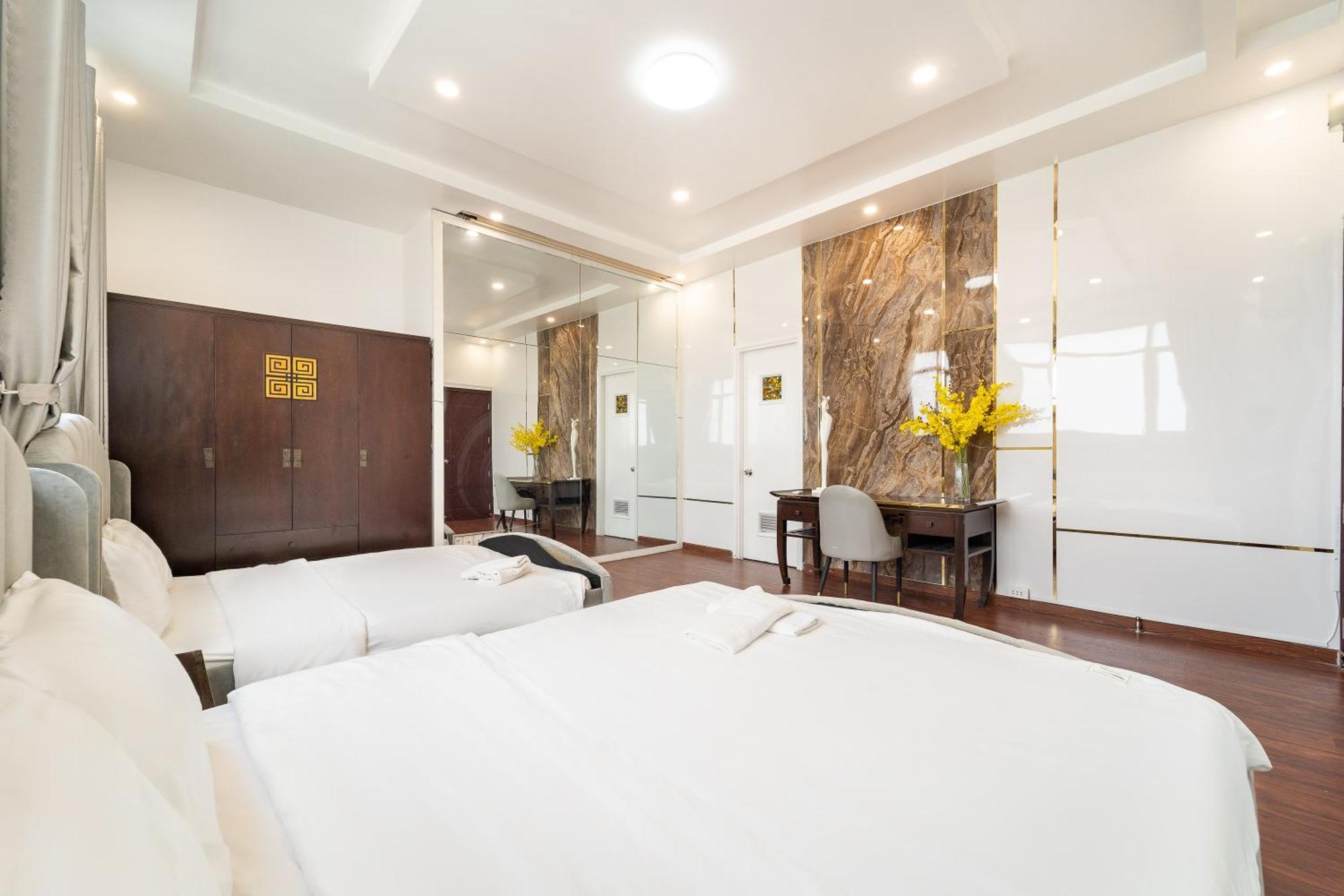White Penthouse-rooftop Pool Private -central *