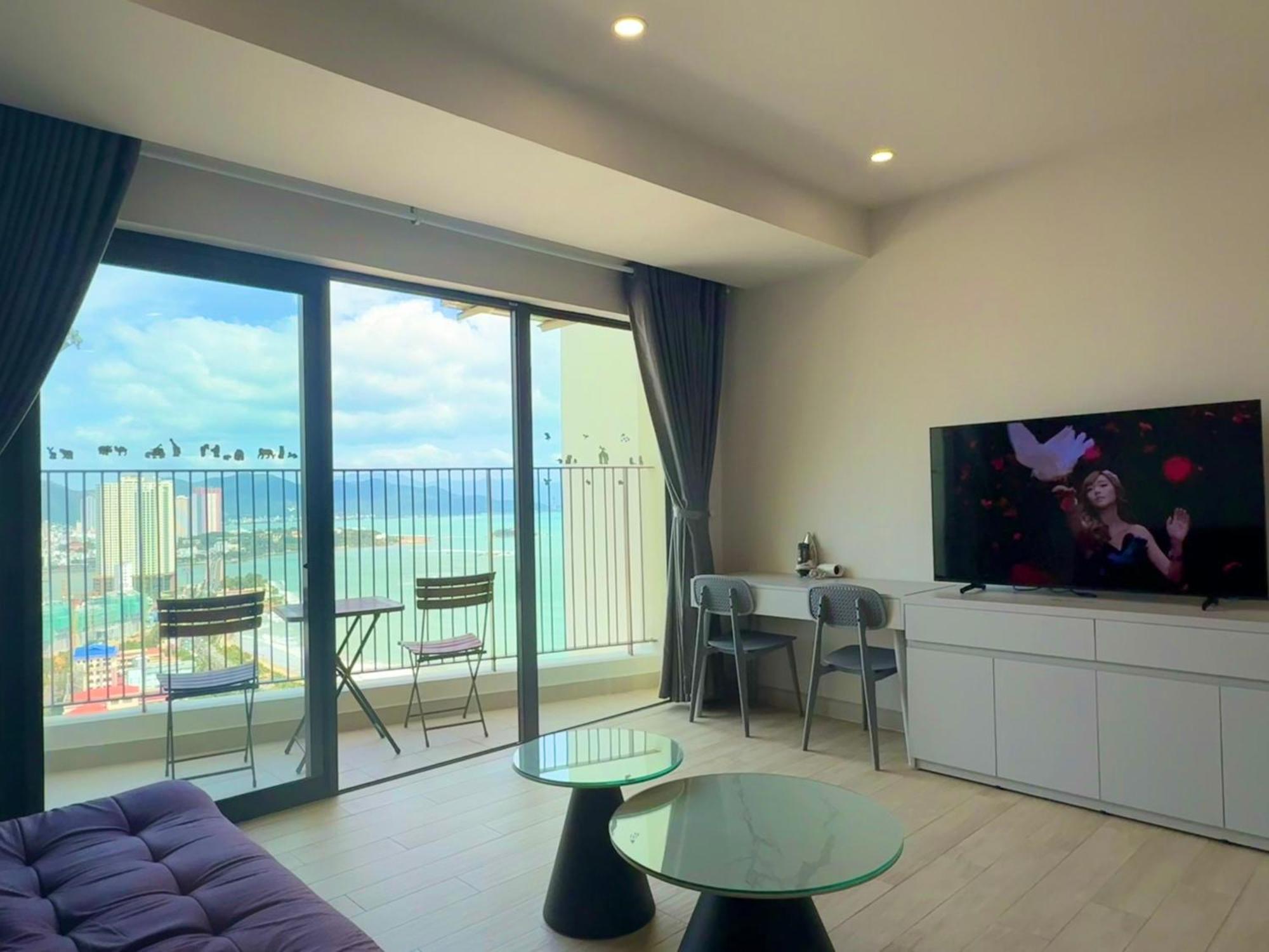 Gold Coast Luxury - Ocean View Apartment
