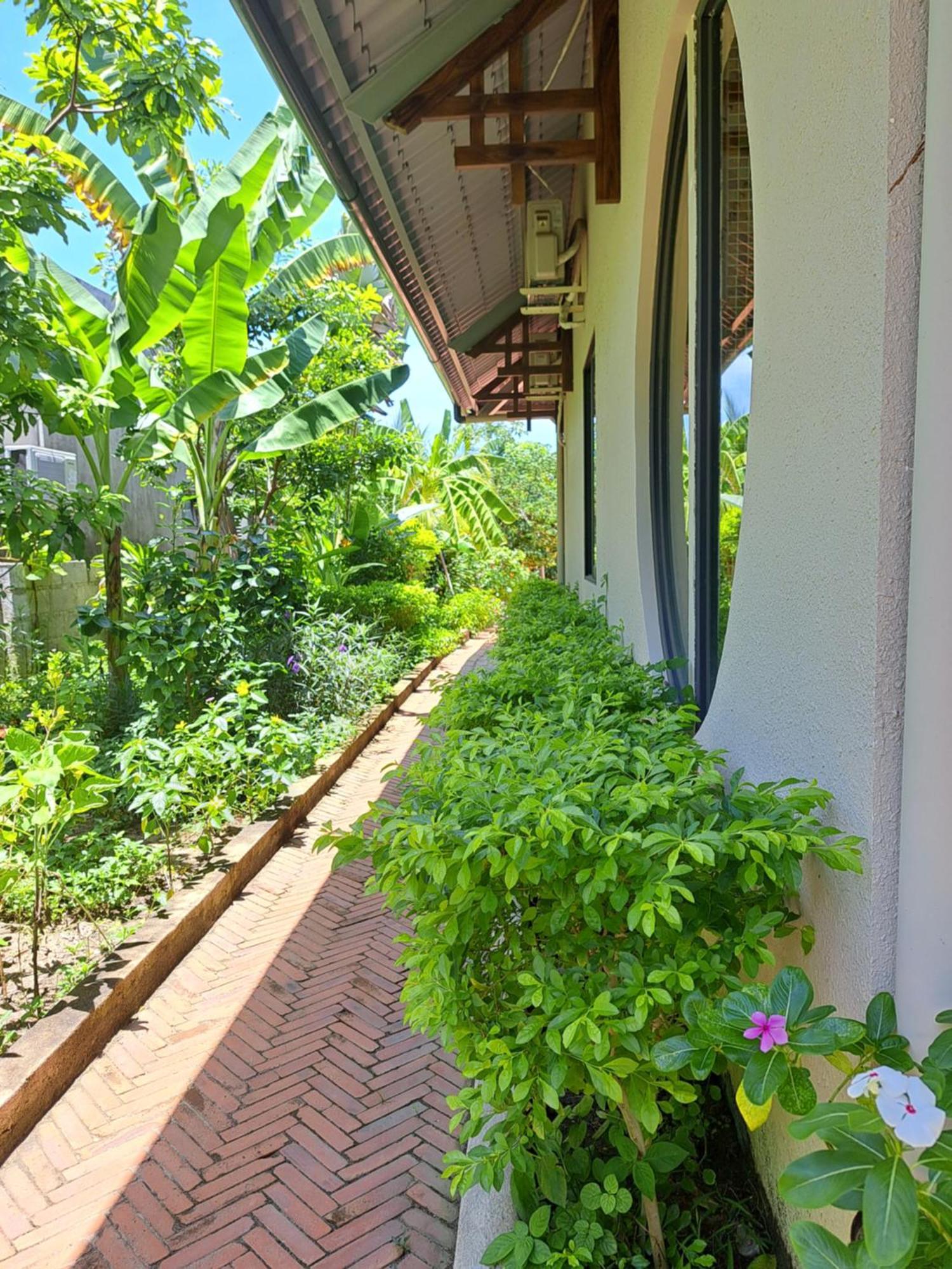 Hotel Golden Lotus &