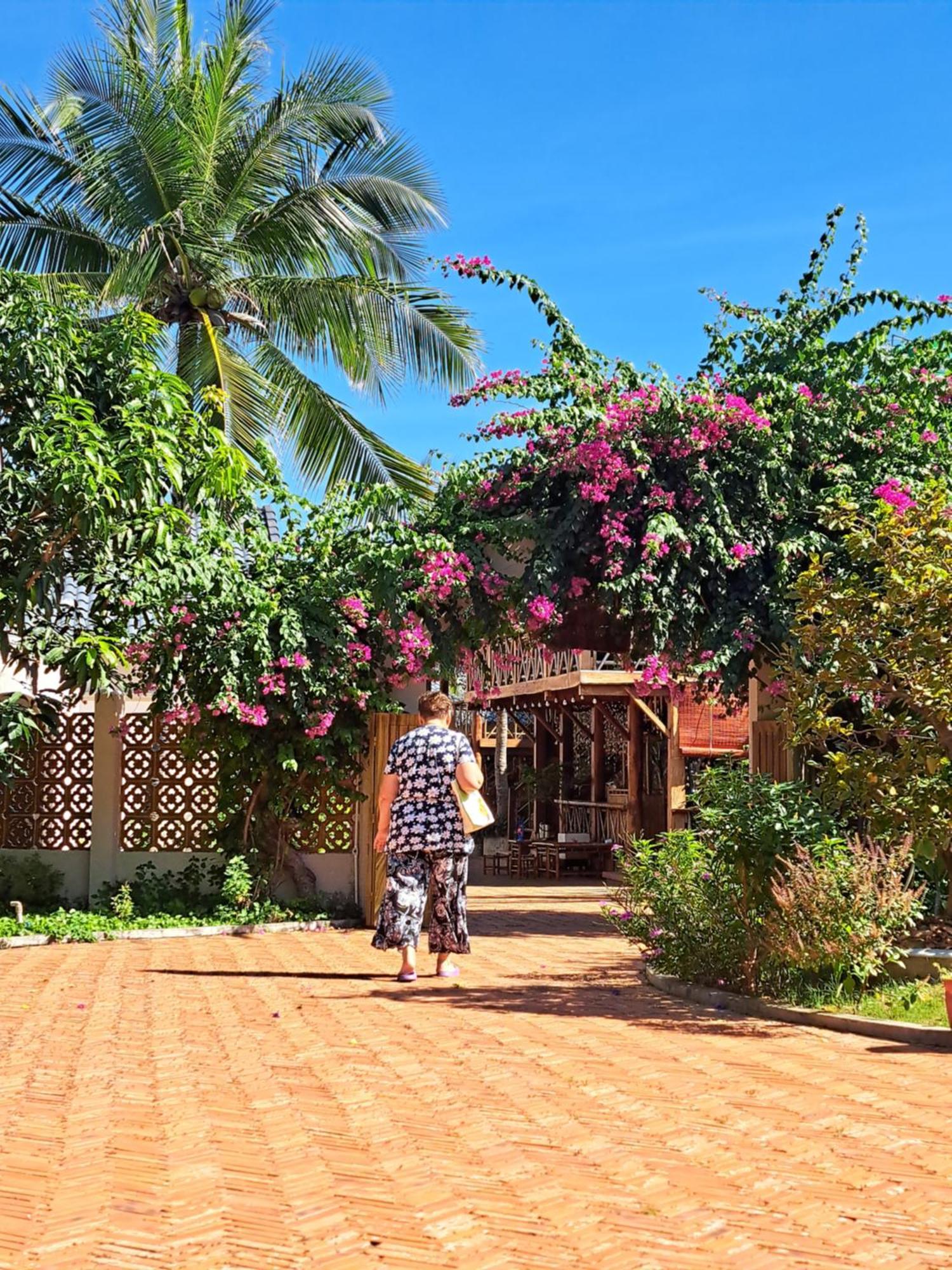 Hotel Golden Lotus & Ap Thien Phuoc