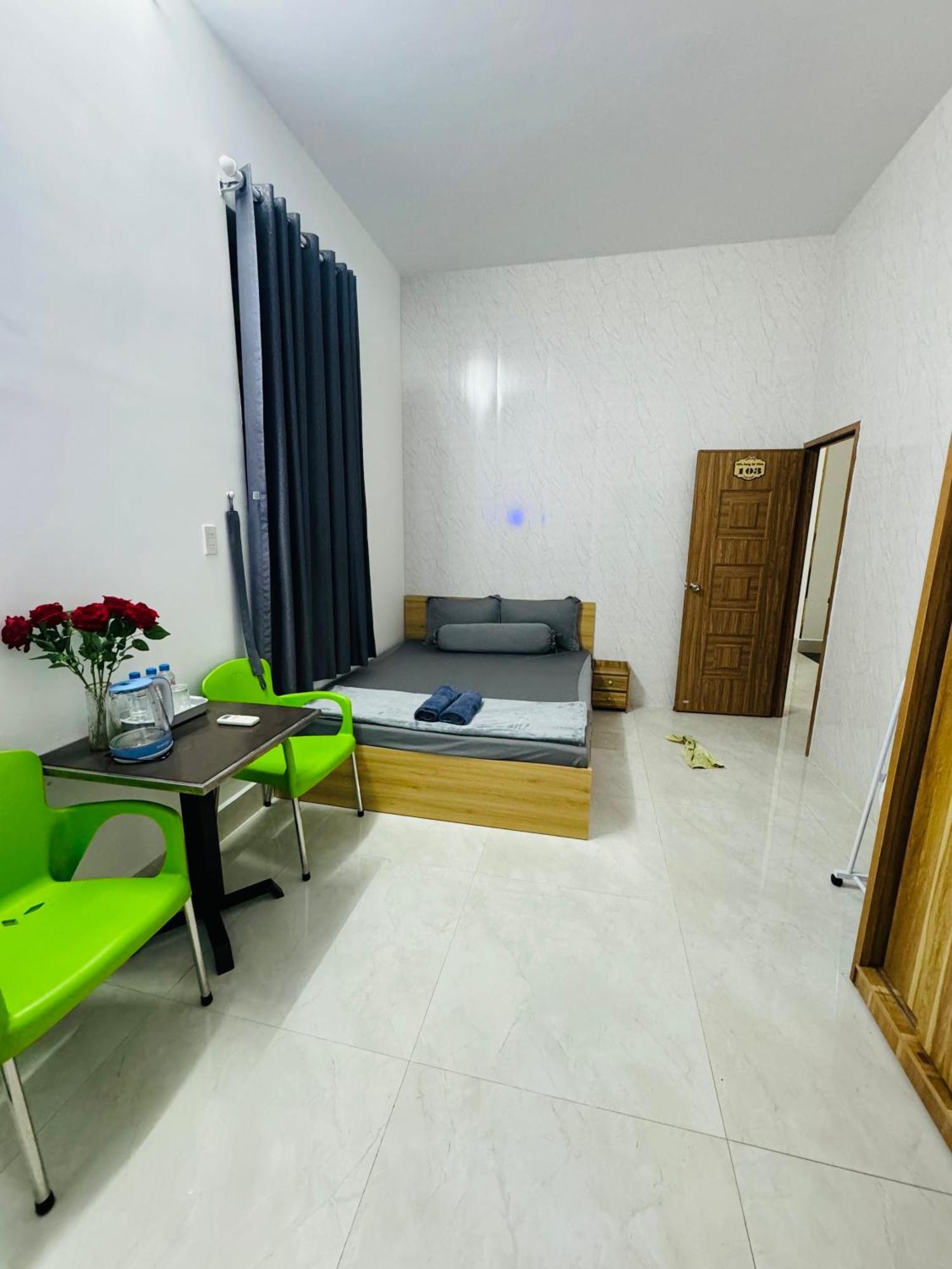 Hotel Khach San Khu Ben Tau Hieu Sang 68 Hostel & Villas Seaview Near Rach Gia Harbor