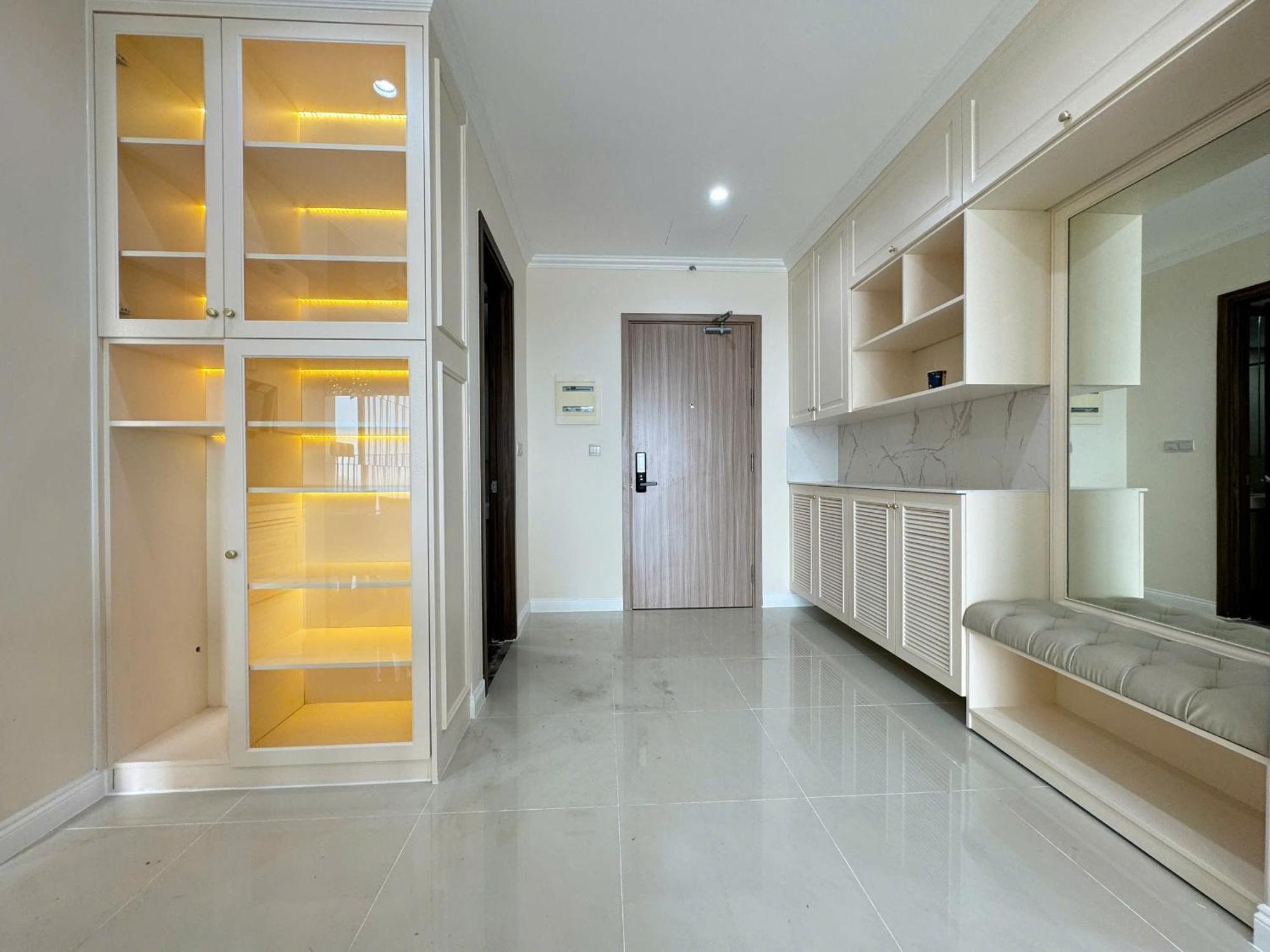 Luxury Apartment *