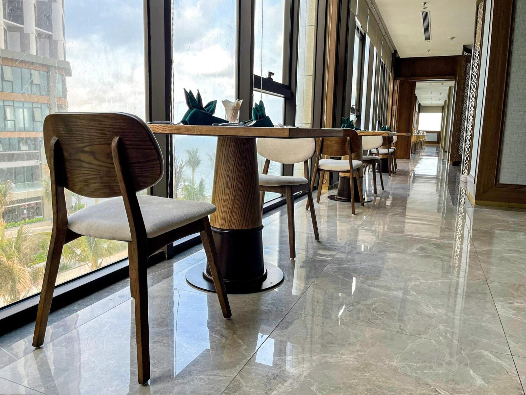 M Condotel By Mandala Cham Bay & Hotel