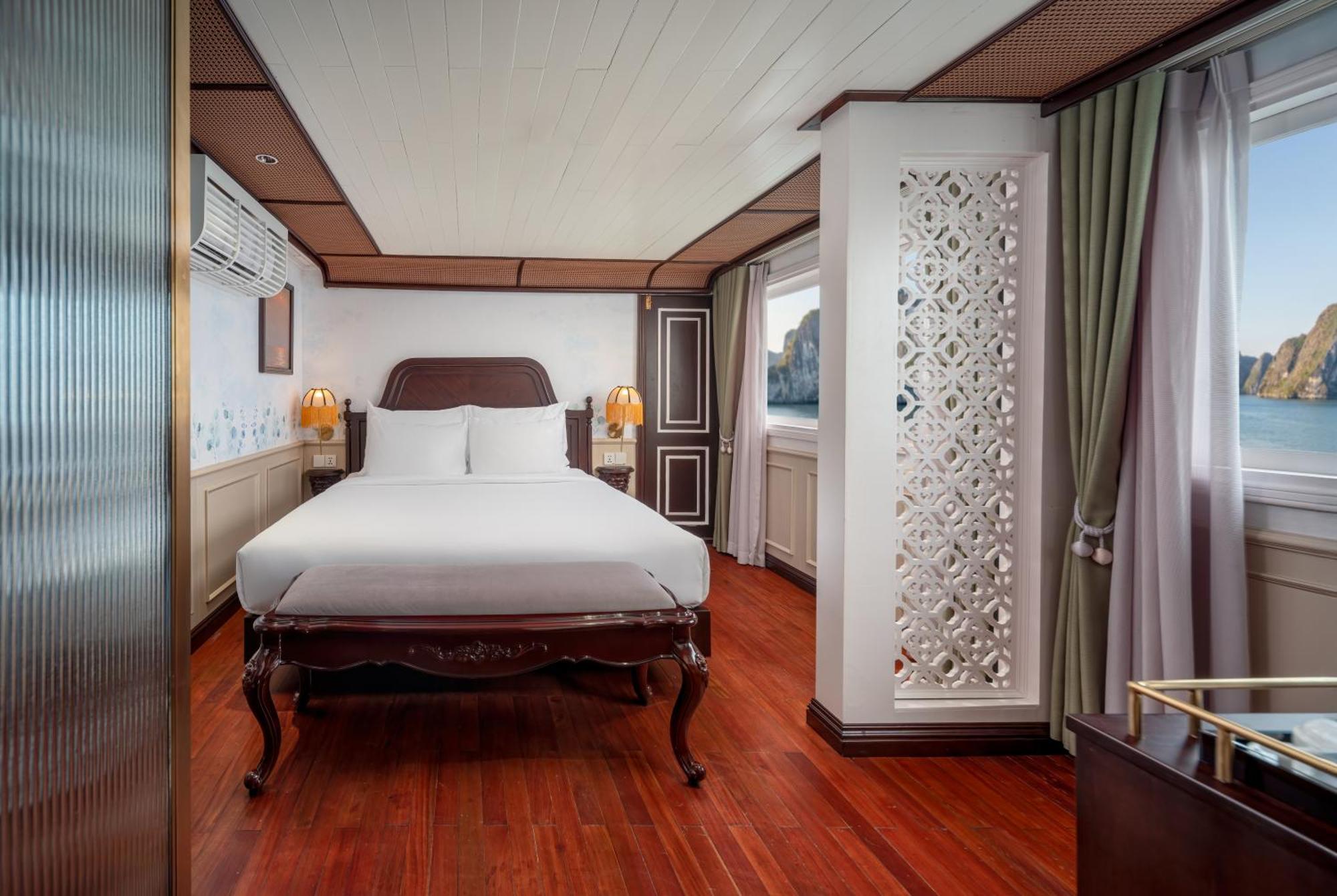 Signature Royal Halong Cruise 5* Ha Long
