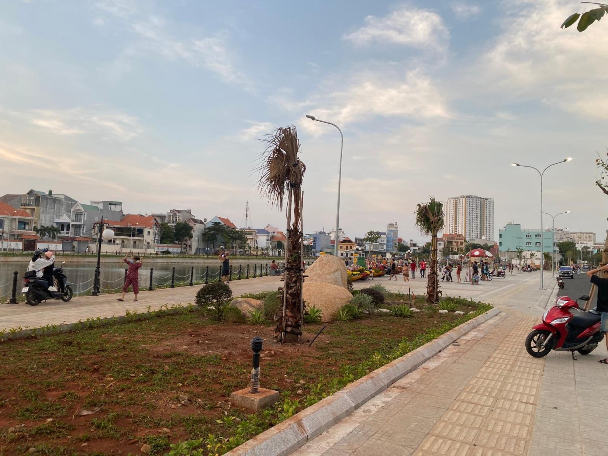 Thom's * Vung Tau
