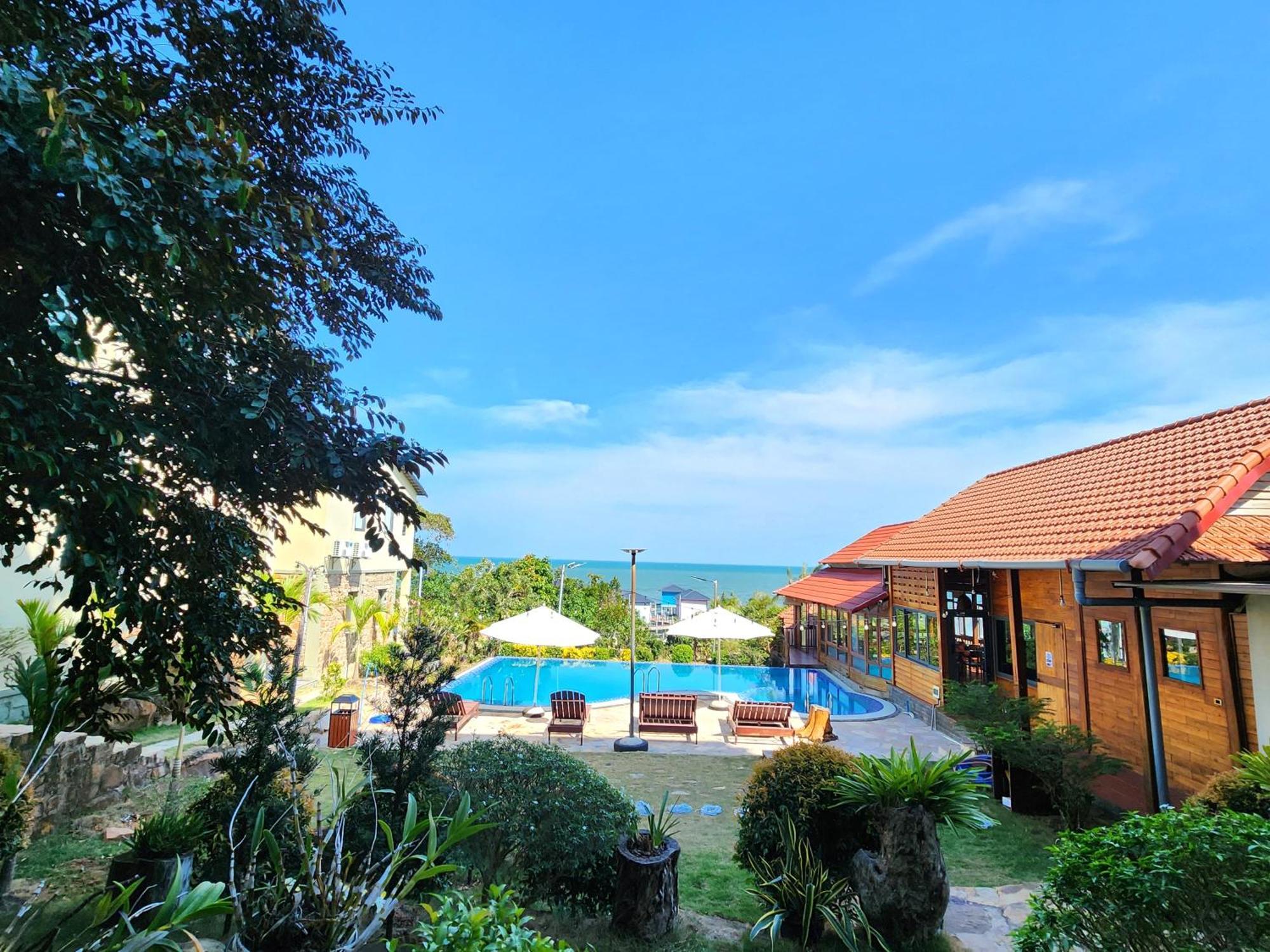 Sunny Shore Resort *
