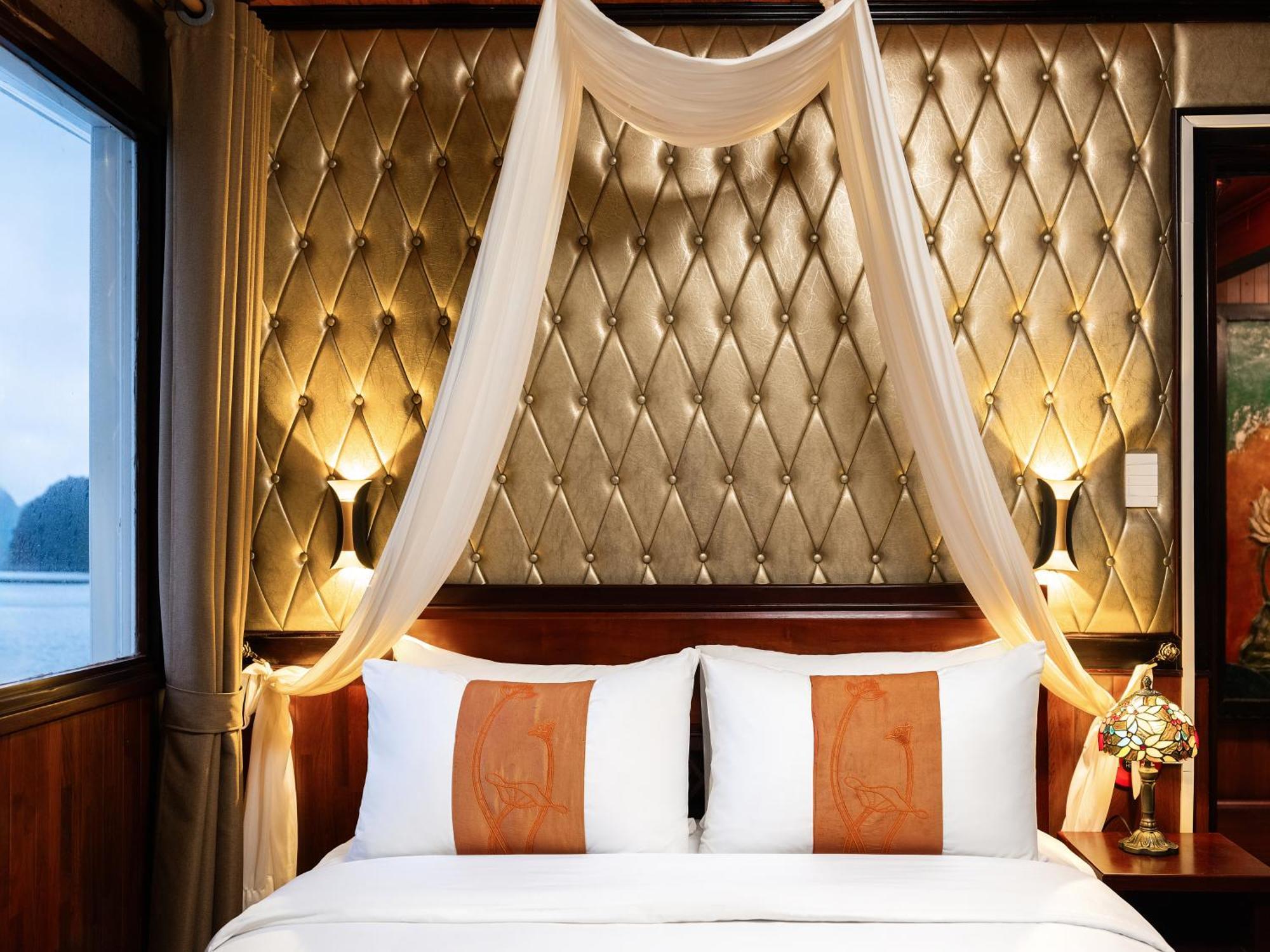 Hera Classic Boutique Cruise Botel Ha Long