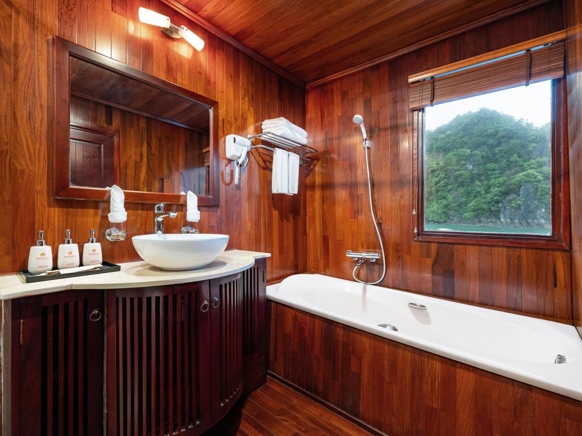 Hera Classic Boutique Cruise * Ha Long