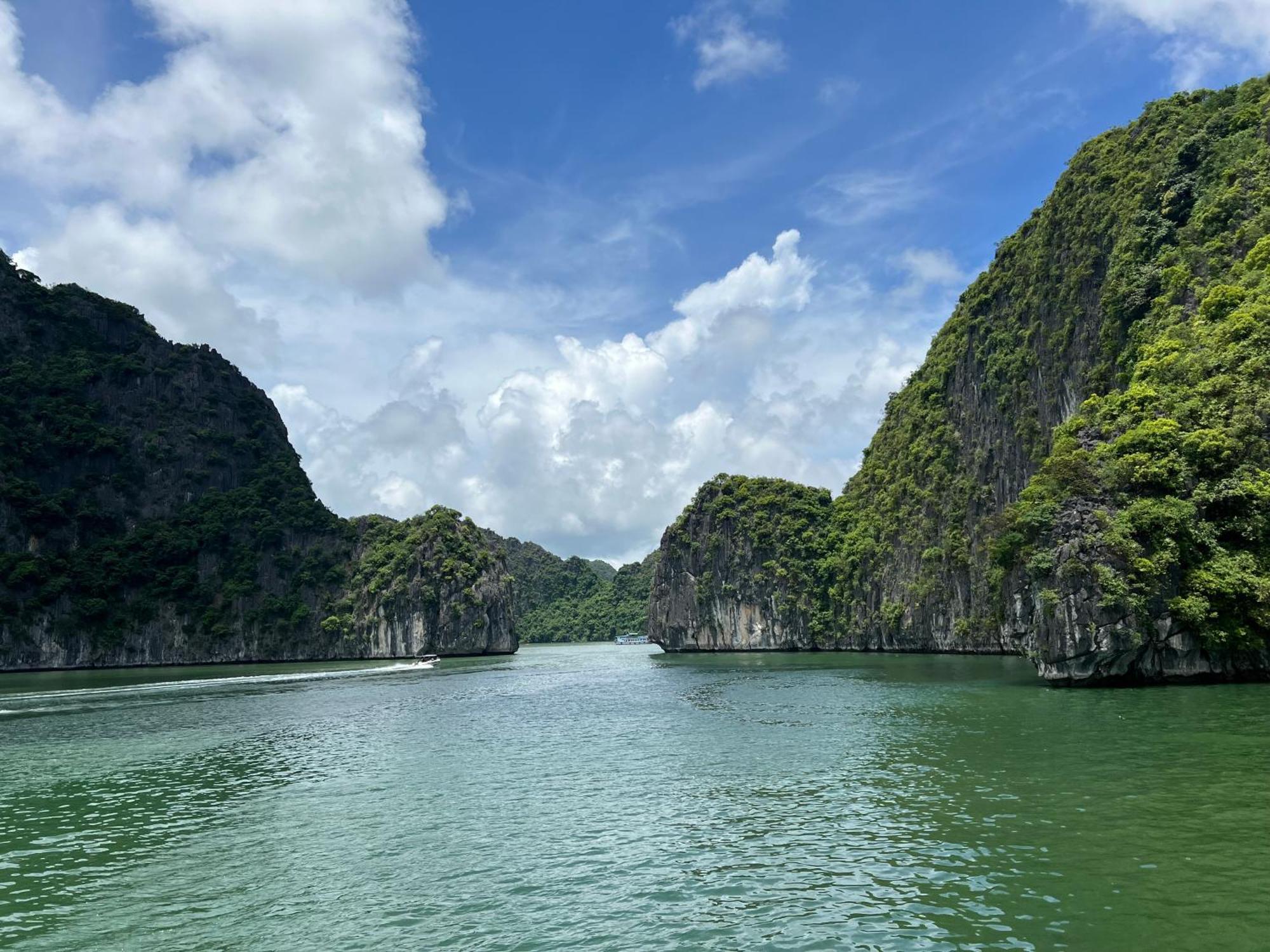 Hotel Mb Cat Ba Island