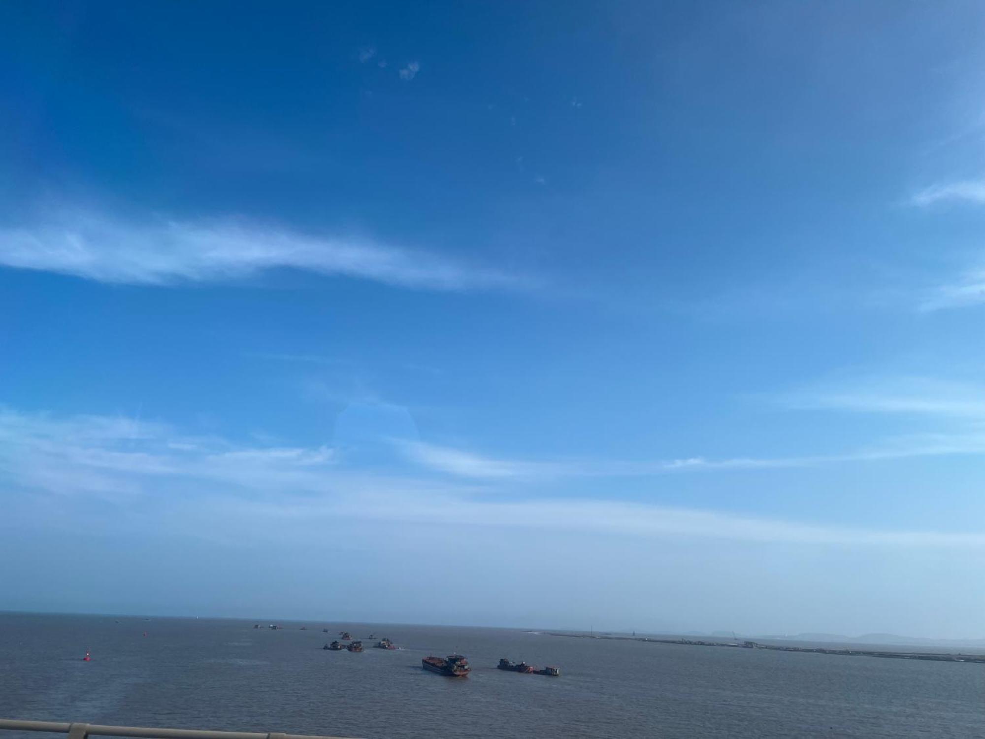 Mb Cat Ba Island