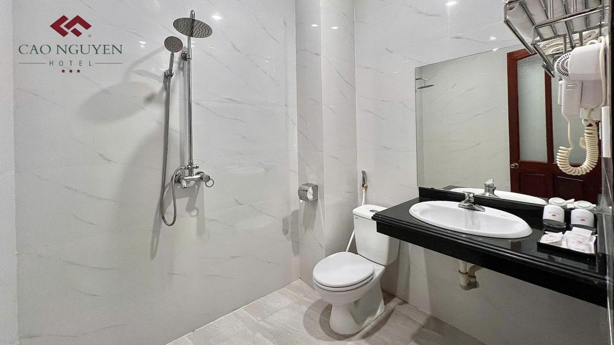 Cao Nguyen - Tours & Motorbikes - Plateau Hotel 3*