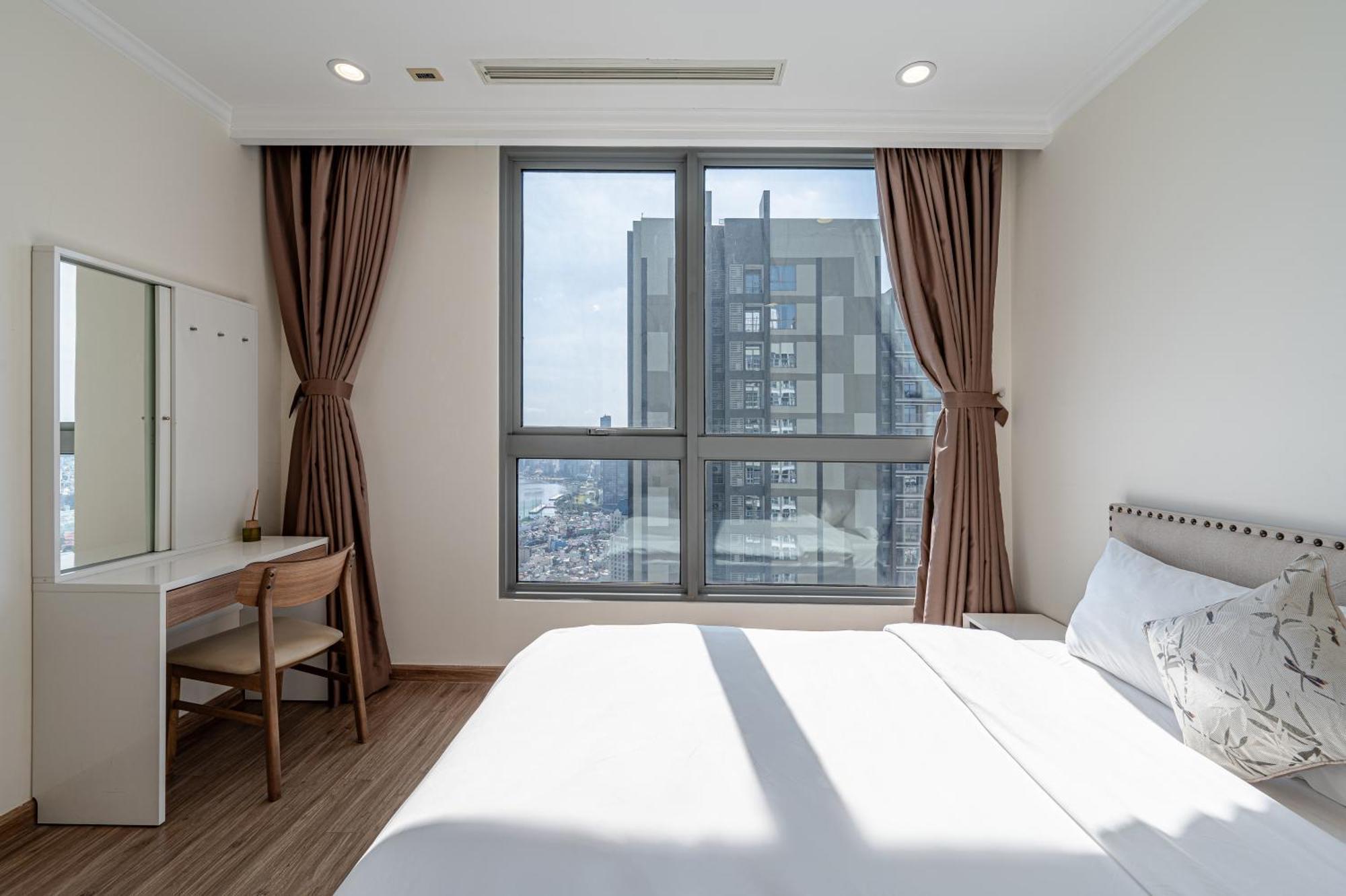 Apartment Vinhomes Park - Landmark Luxury Ho Chi Minh City