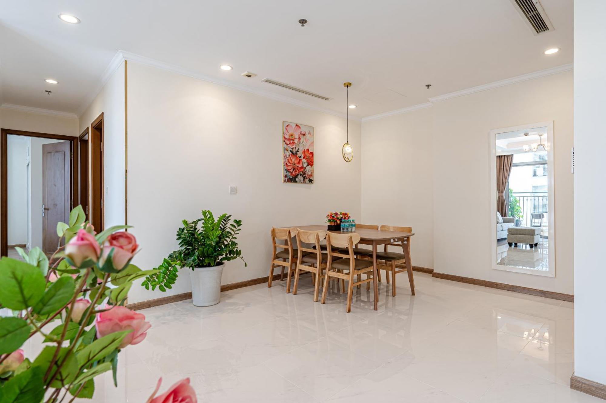 Apartment Vinhomes Park - Landmark Luxury