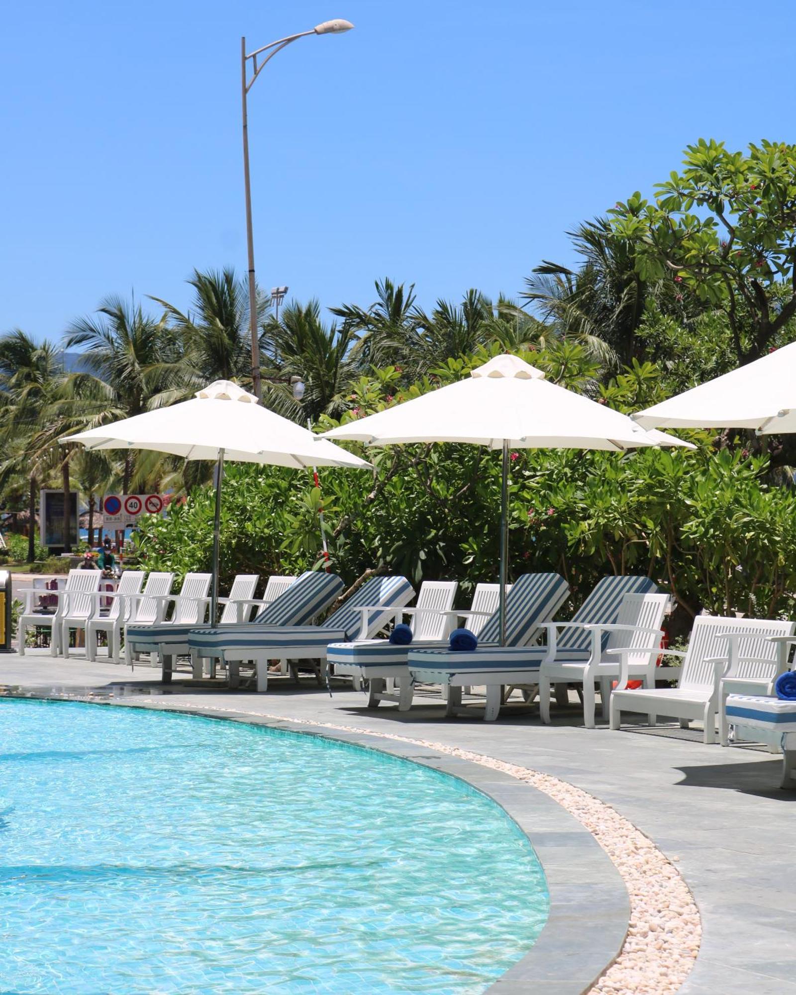 Holiday Beach Hotel Danang 5* Da Nang