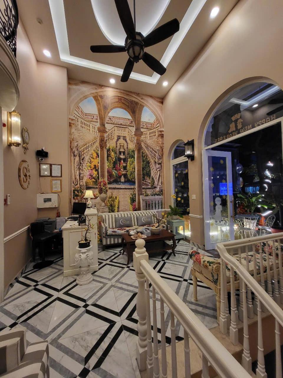 Saigon By Night Luxury Hotel 3*