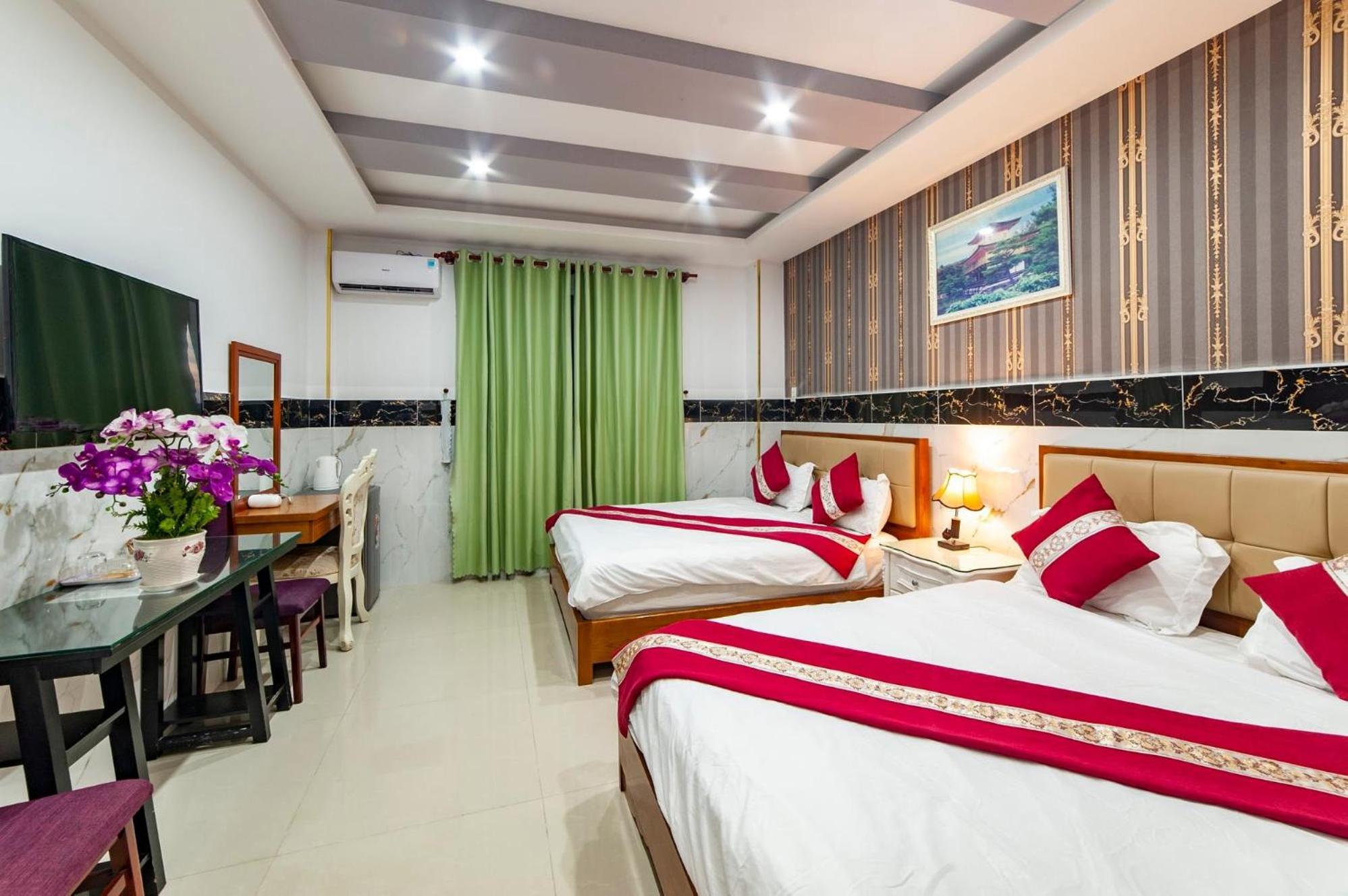 Khach San Quoc Cuong-di Tam *