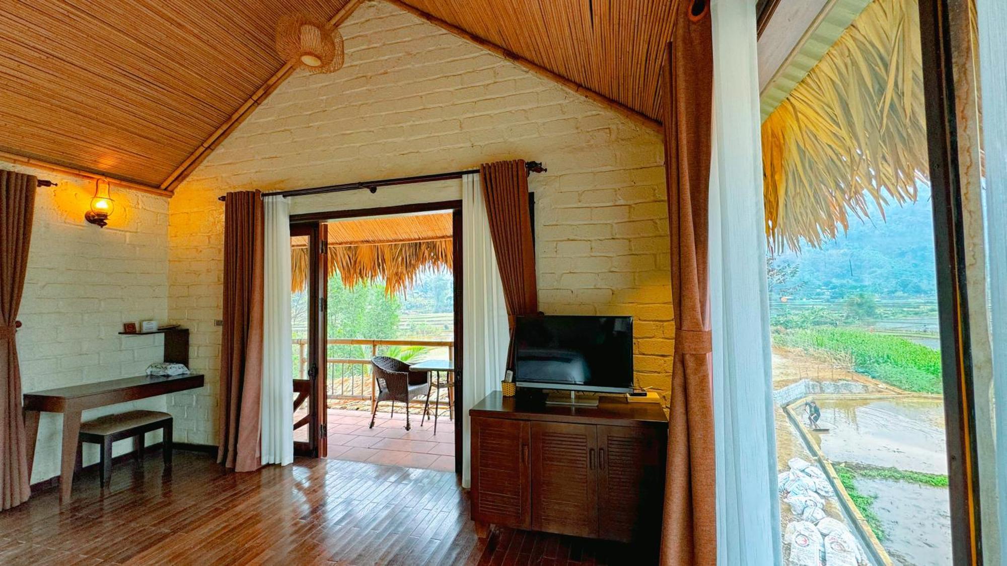 Mai Chau Villas Resort *