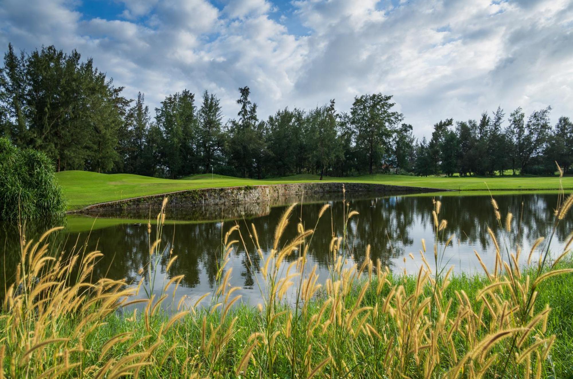 Montgomerie Links & 5* Tra Khe