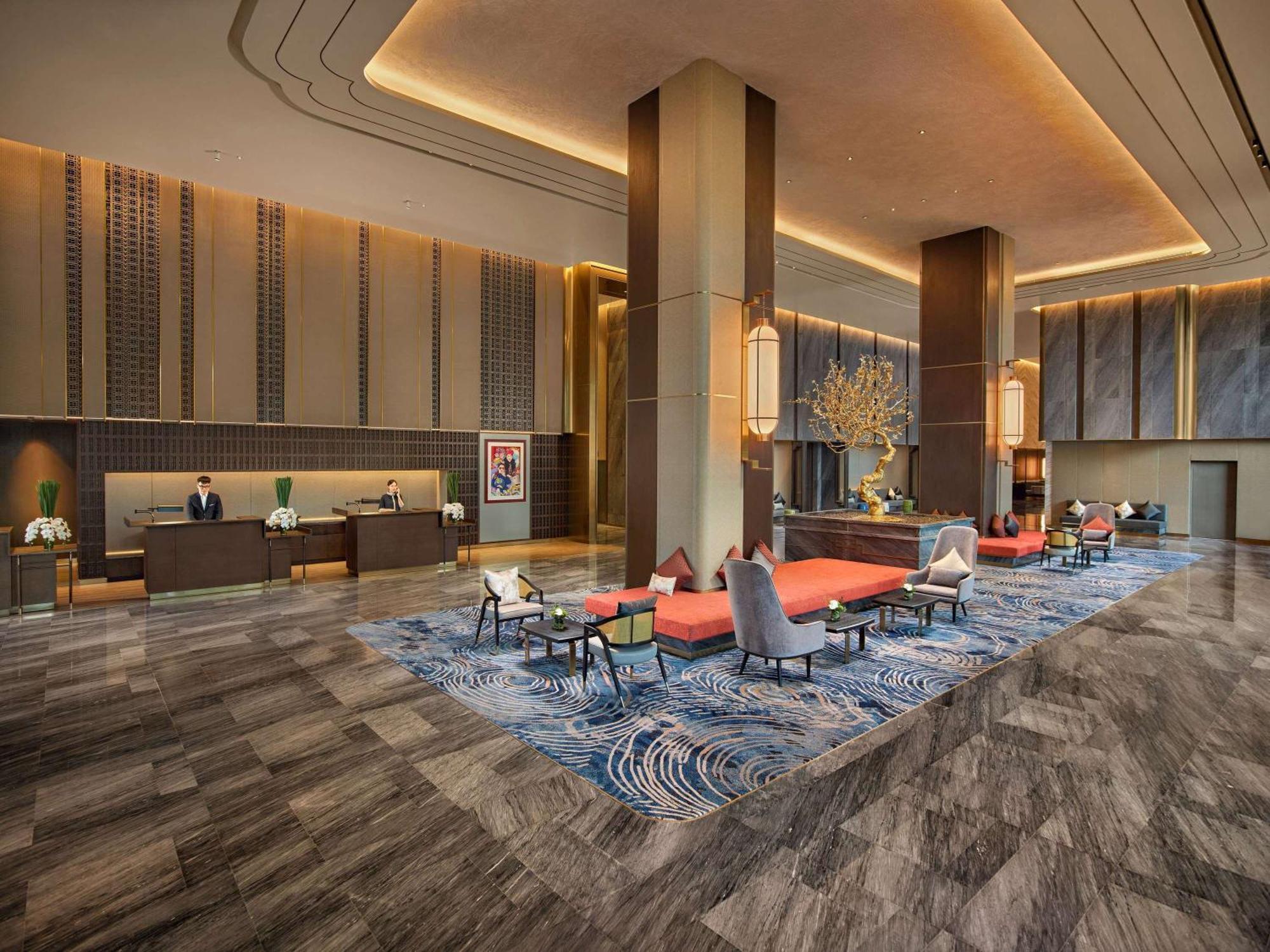 Pullman Phong Grand 5*