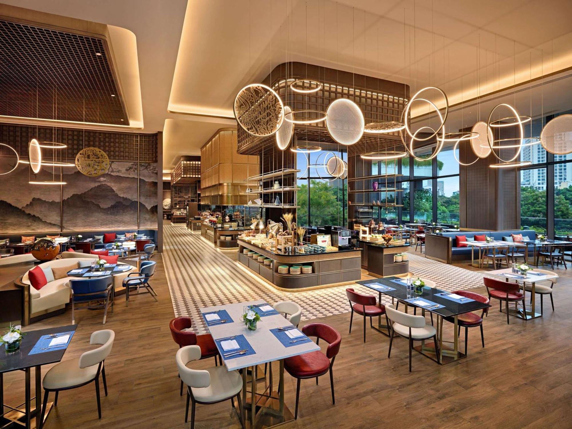Pullman Phong Grand