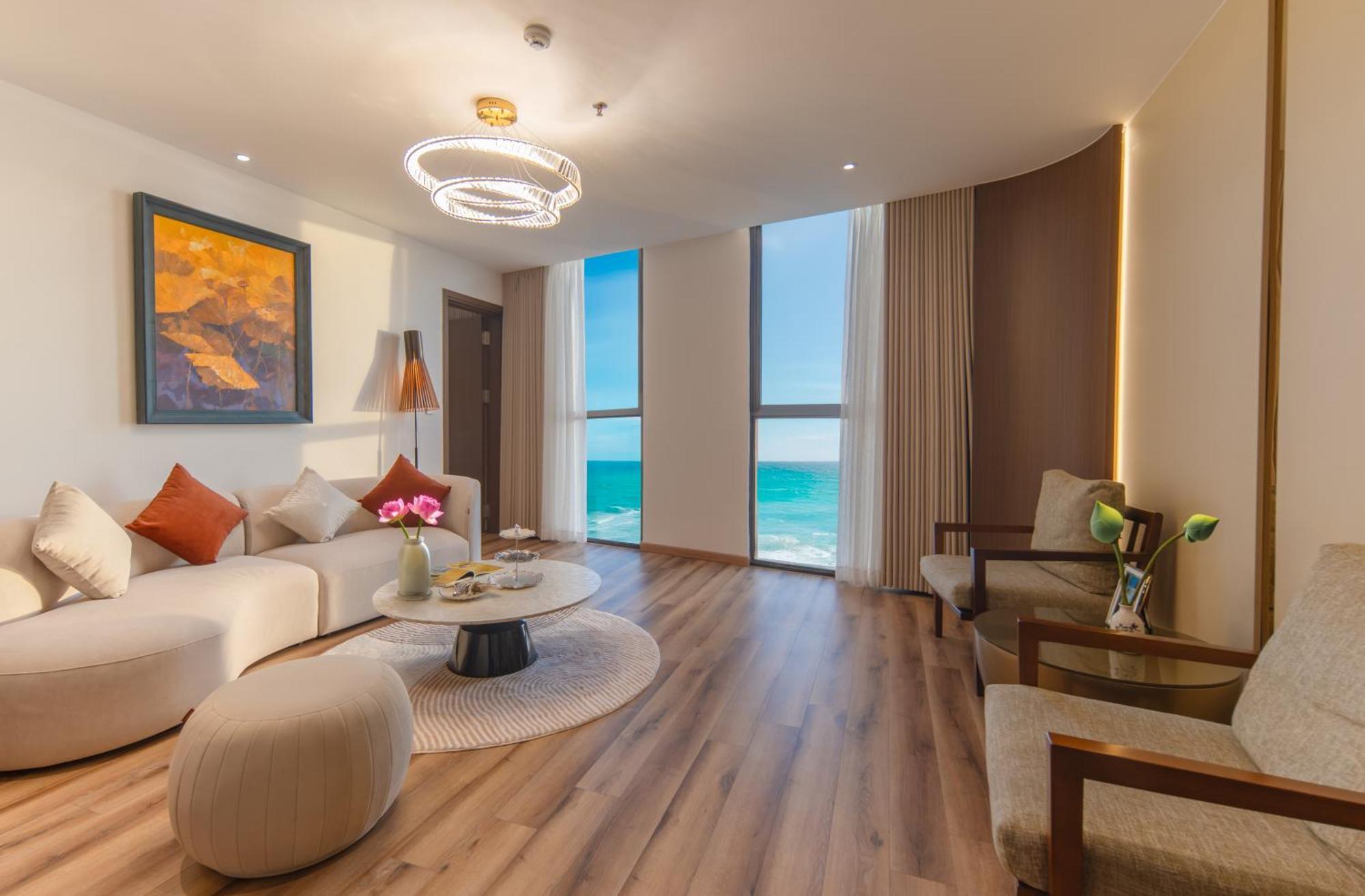 Starcity Hotel&condotel Beachfront Khách sạn 5*