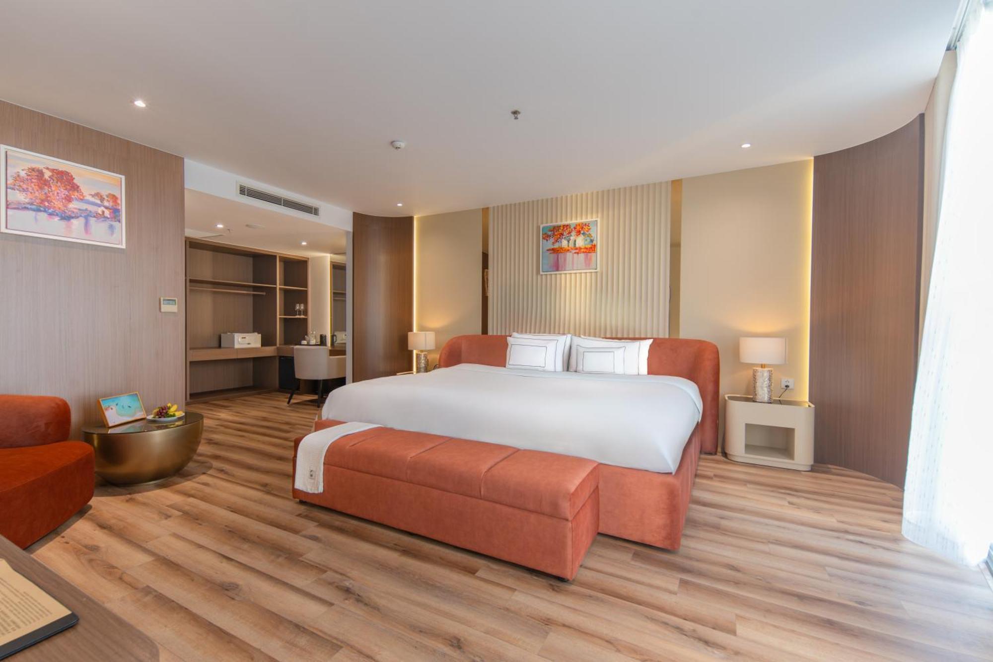 Khách sạn Starcity Hotel&condotel Beachfront 5*
