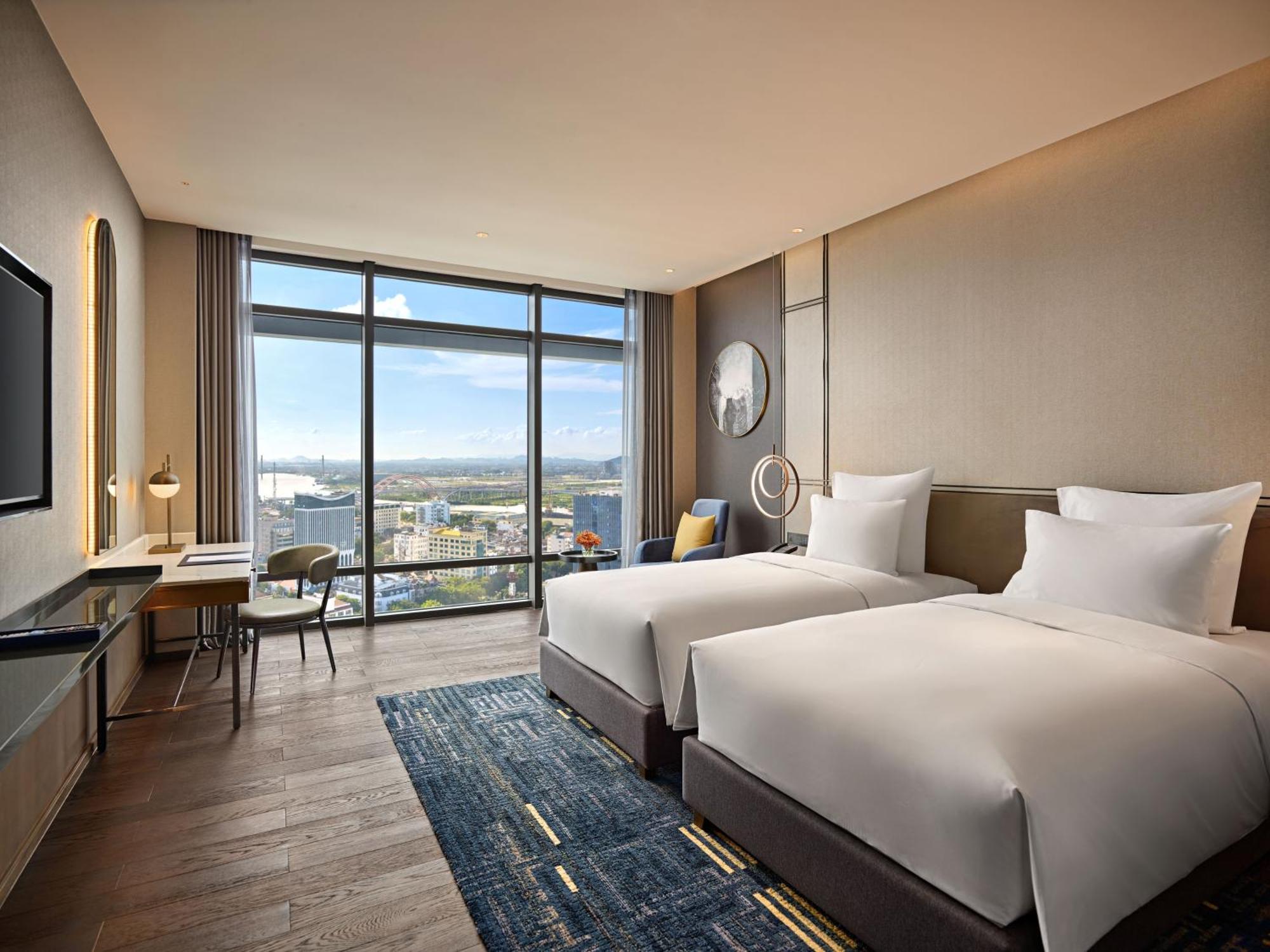 Pullman Phong Grand