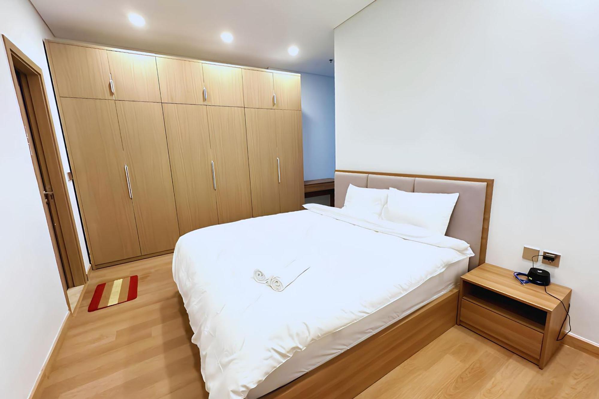Lancaster Center Apartment *