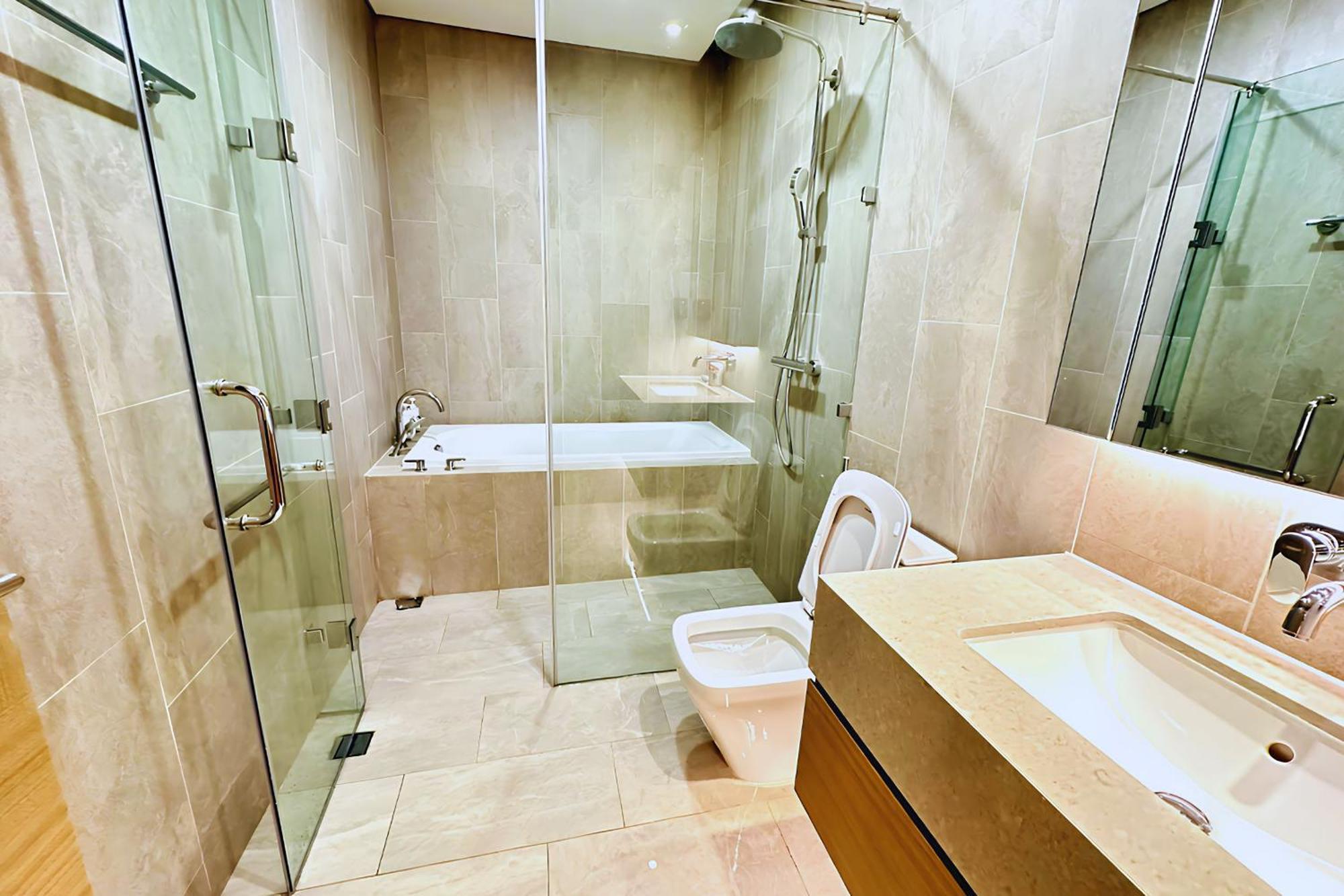 Lancaster Center Apartment