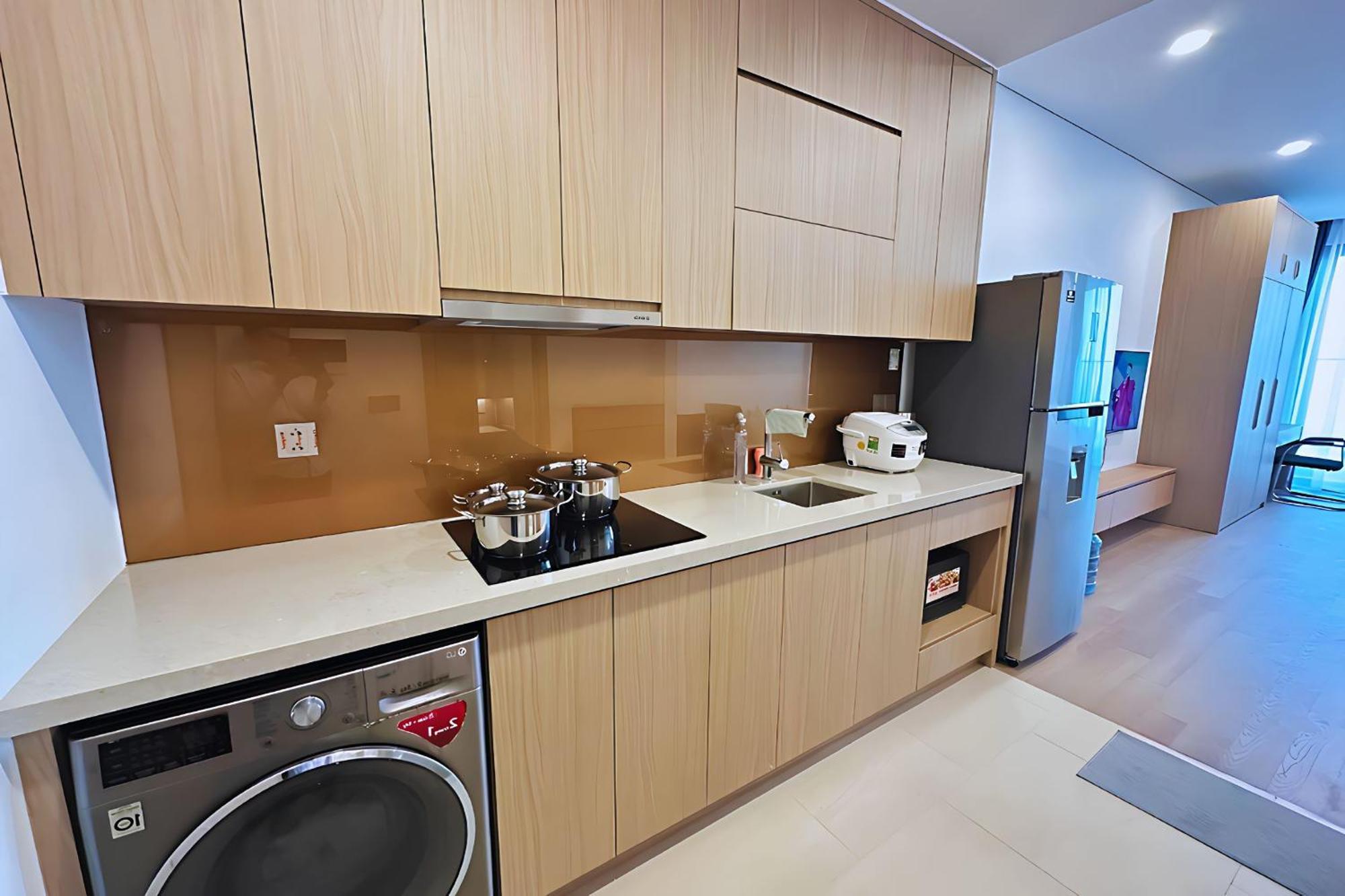 Lancaster Center Apartment *