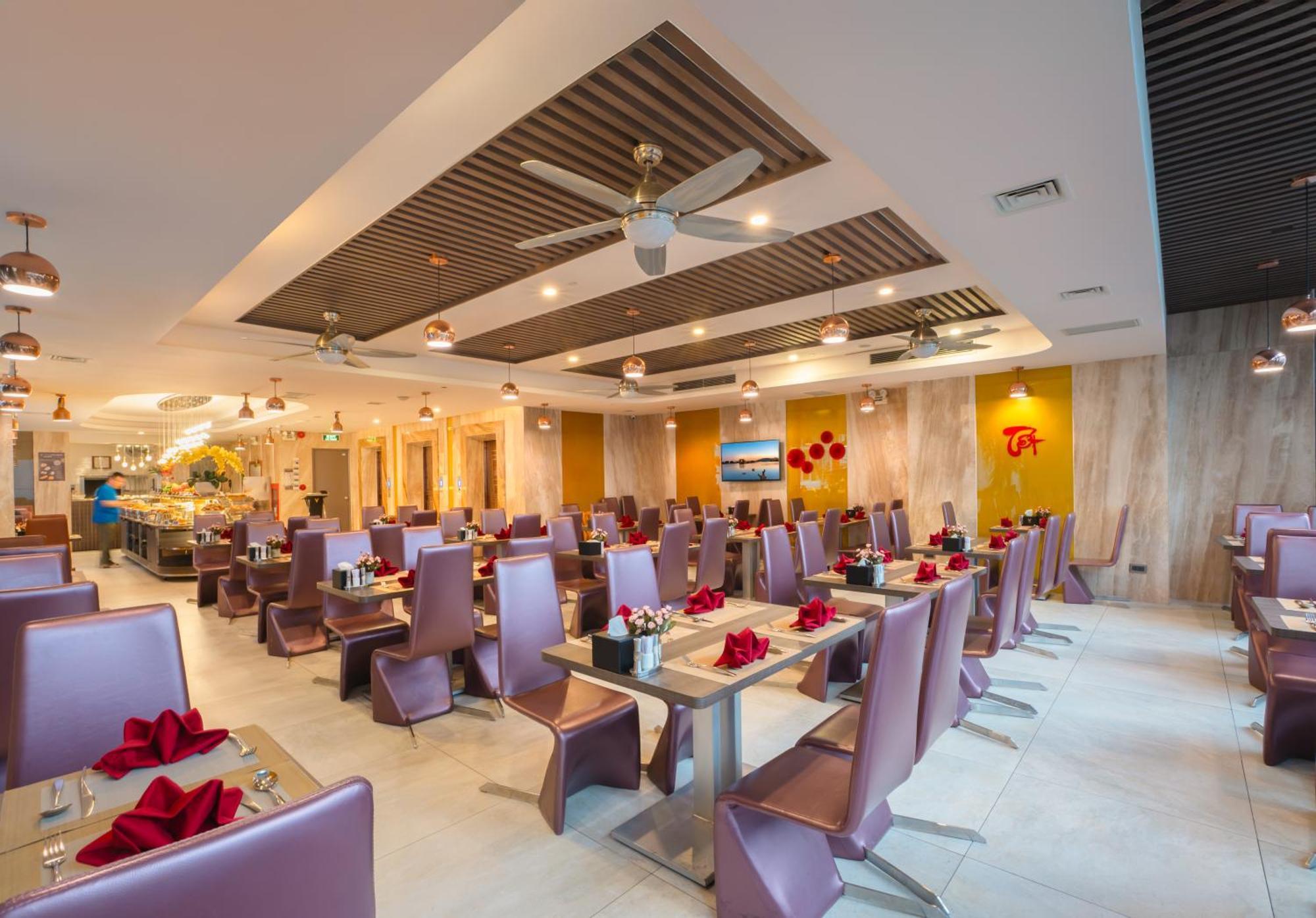 V Hotel 4*