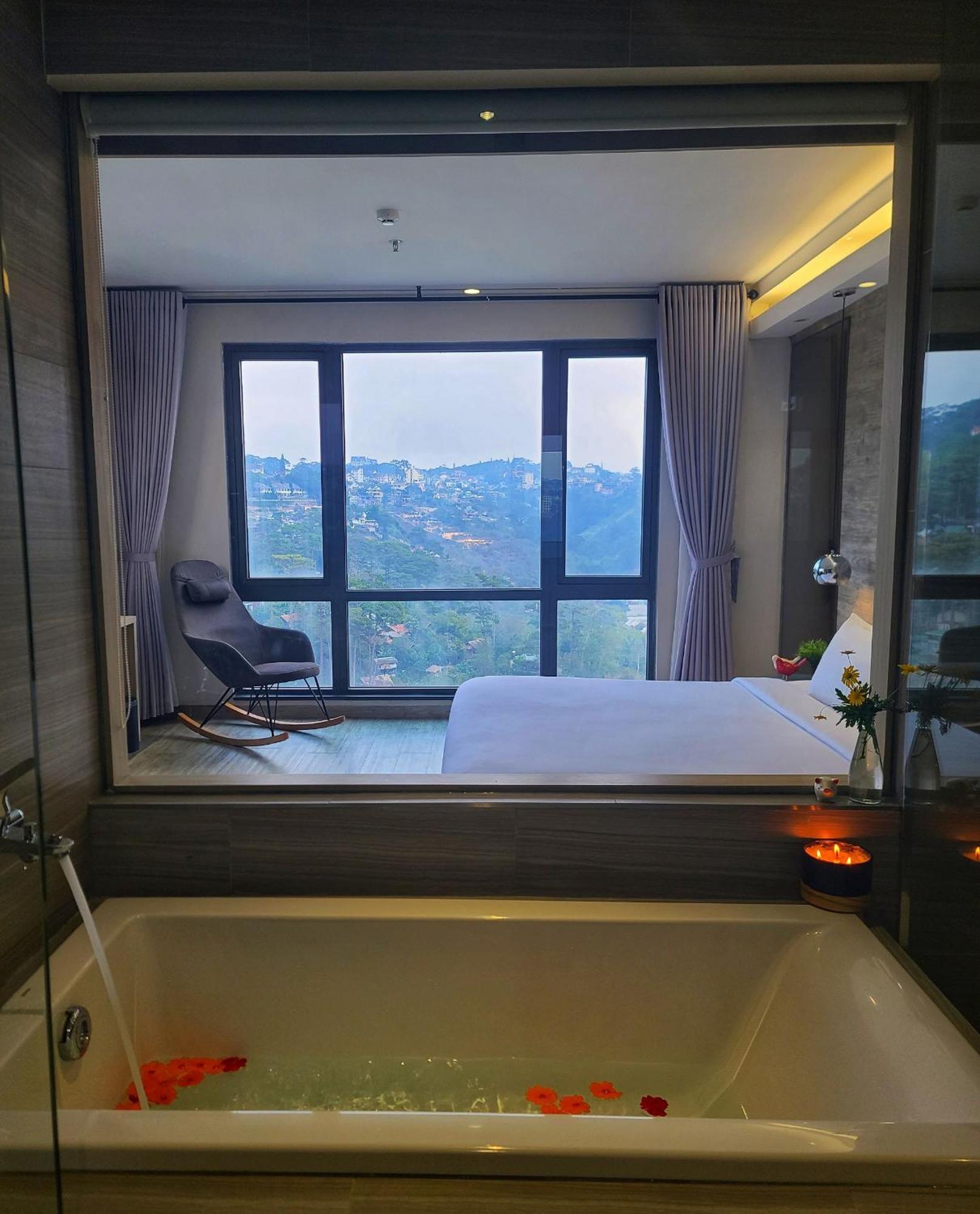 The Luxe 3*