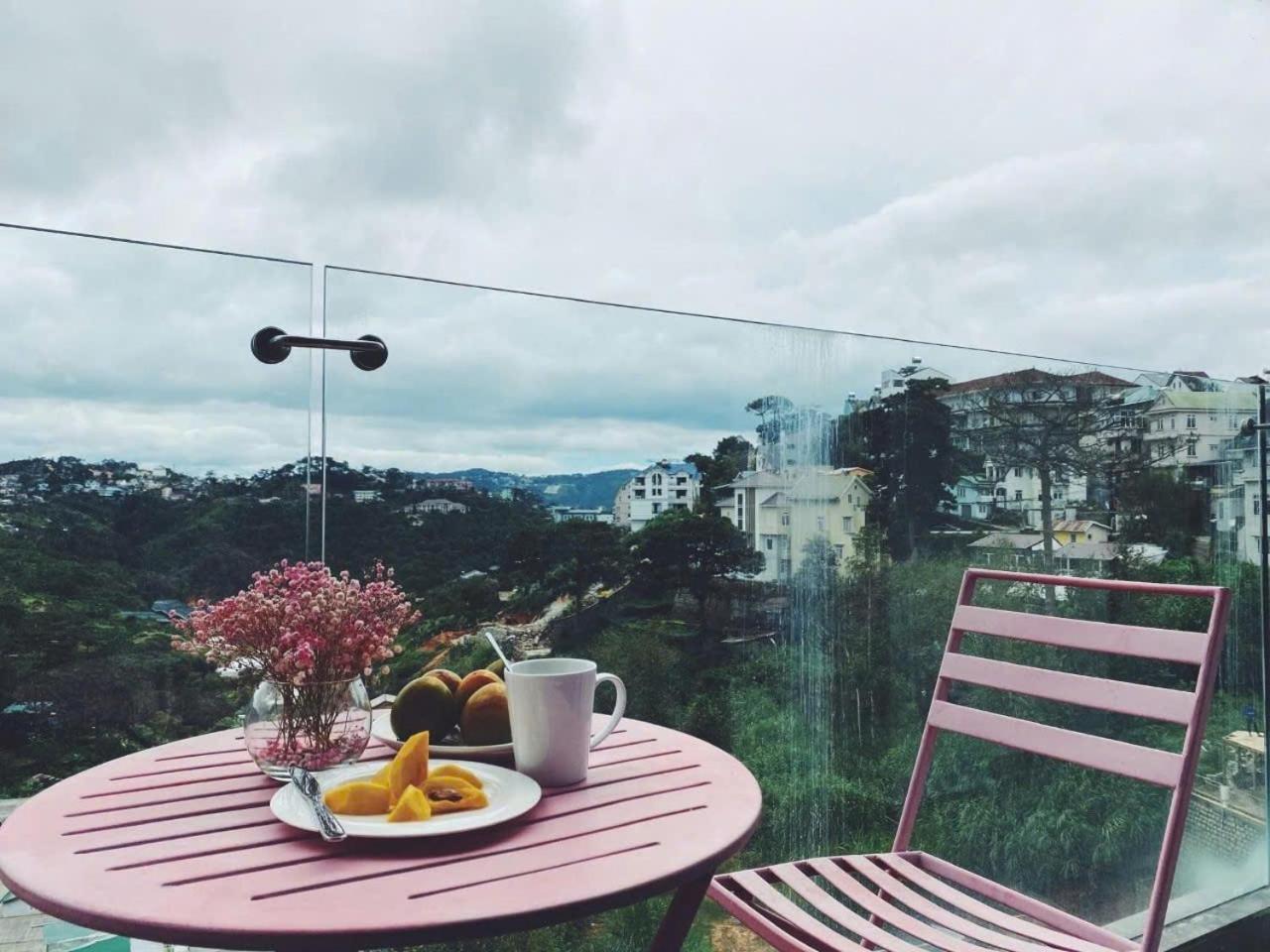 Khách sạn The Luxe