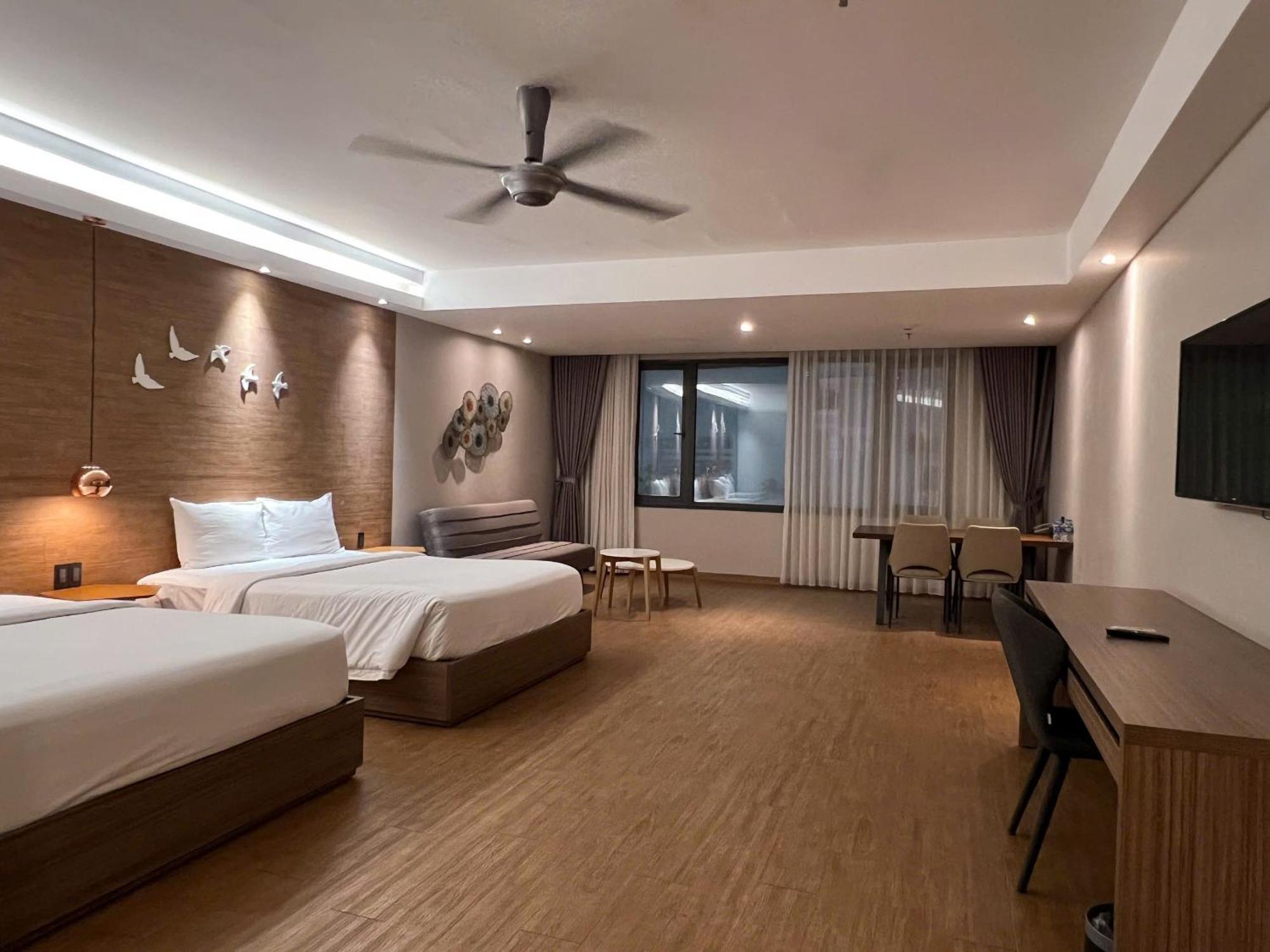 The Luxe Khách sạn