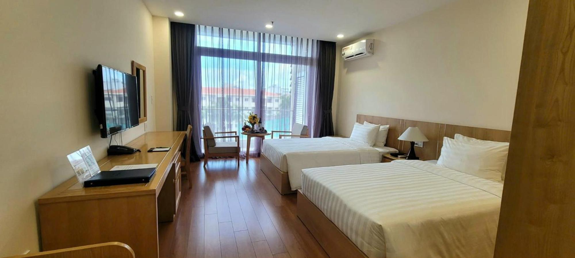 Sunflower International Village Aparthotel 3*