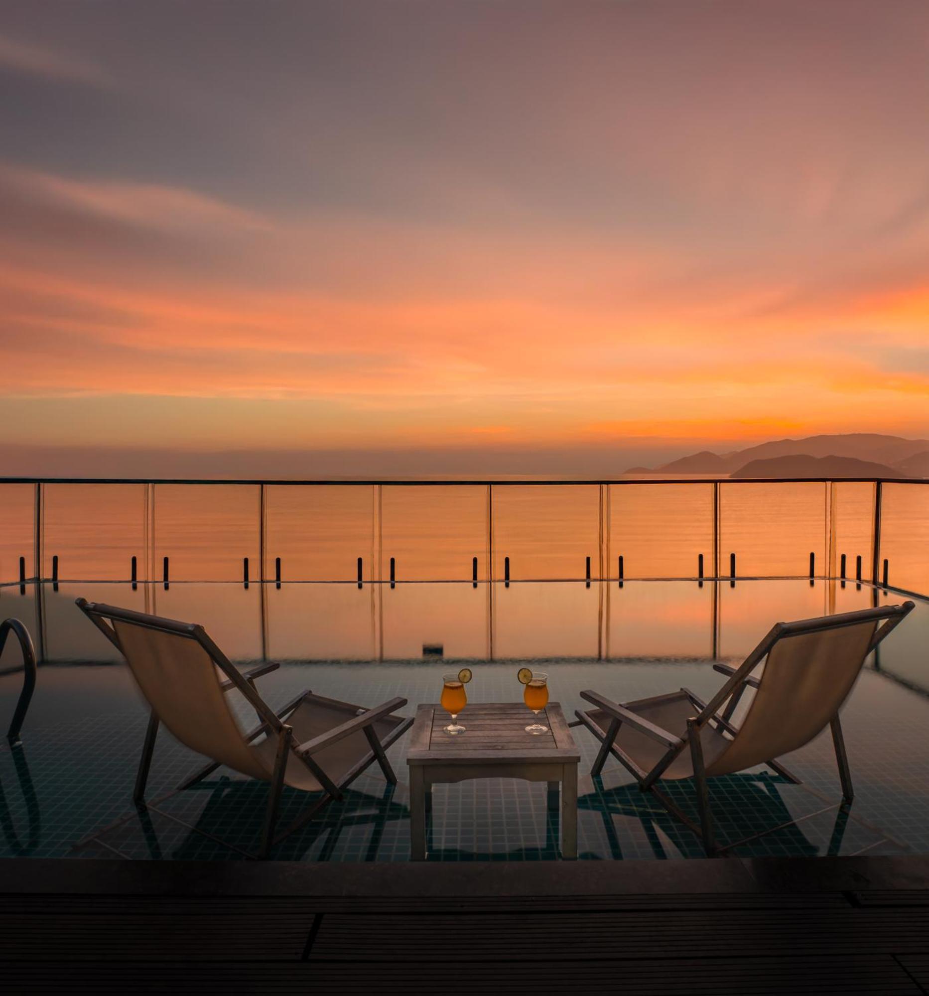 V Hotel 4*