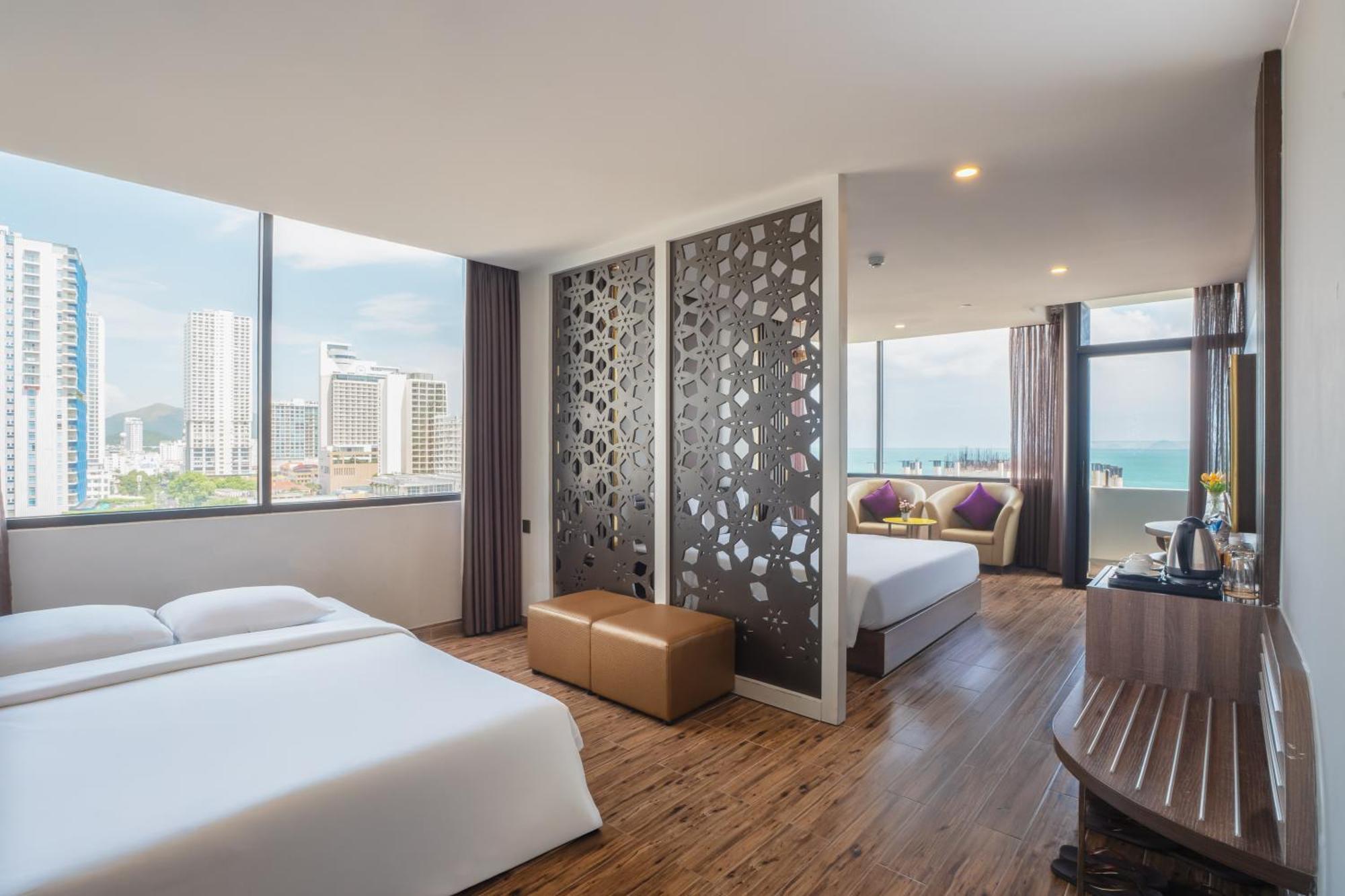 V Hotel 4*