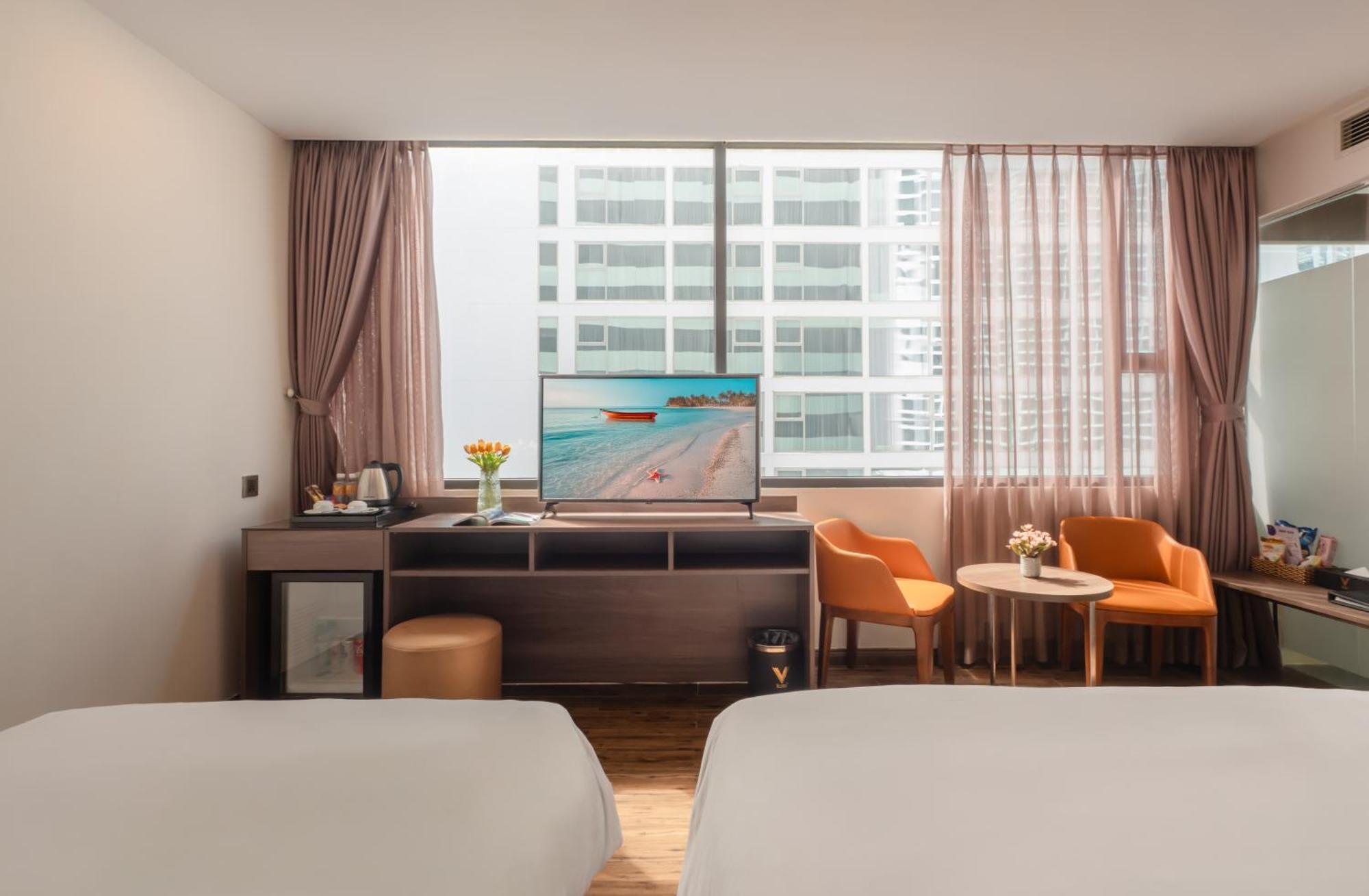 V Hotel 4*