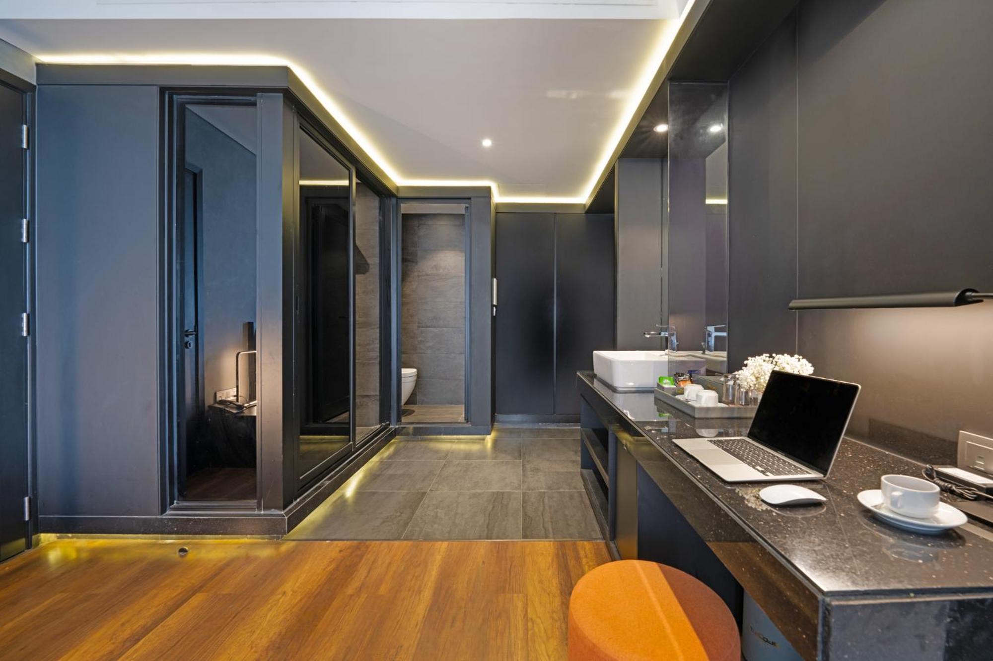 Hotel The Code &