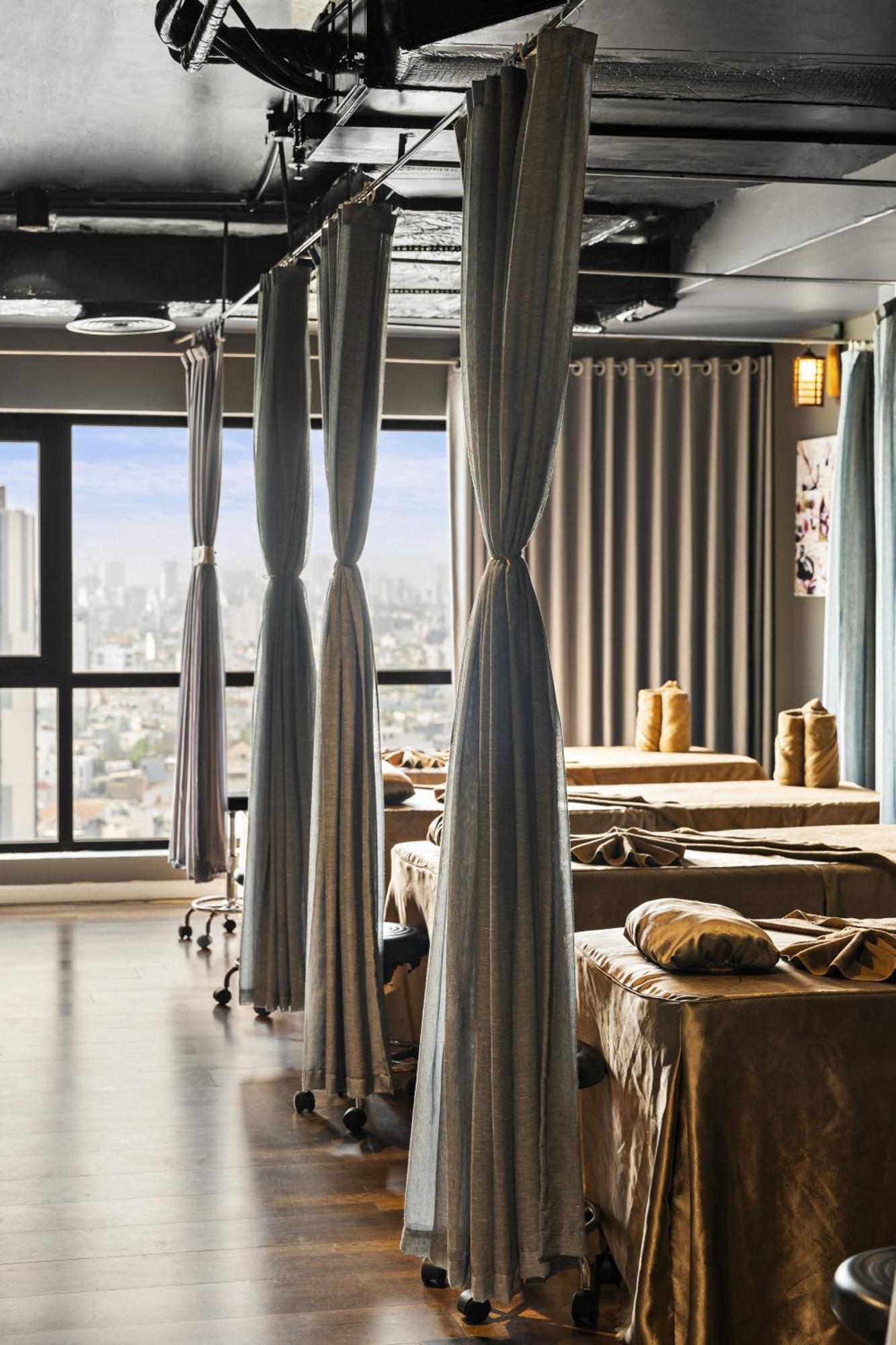 Hotel The Code &