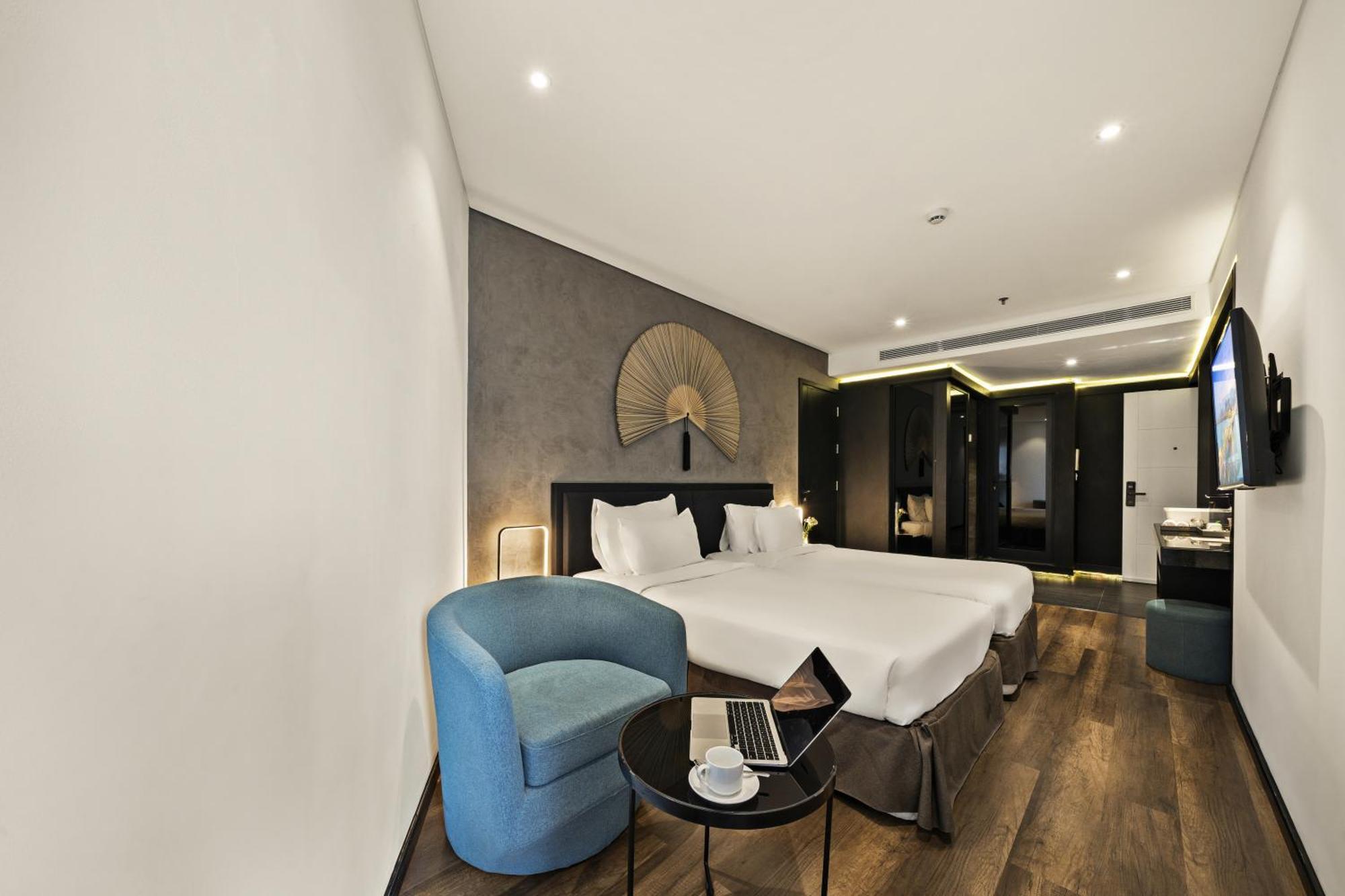 Hotel The Code & 4*