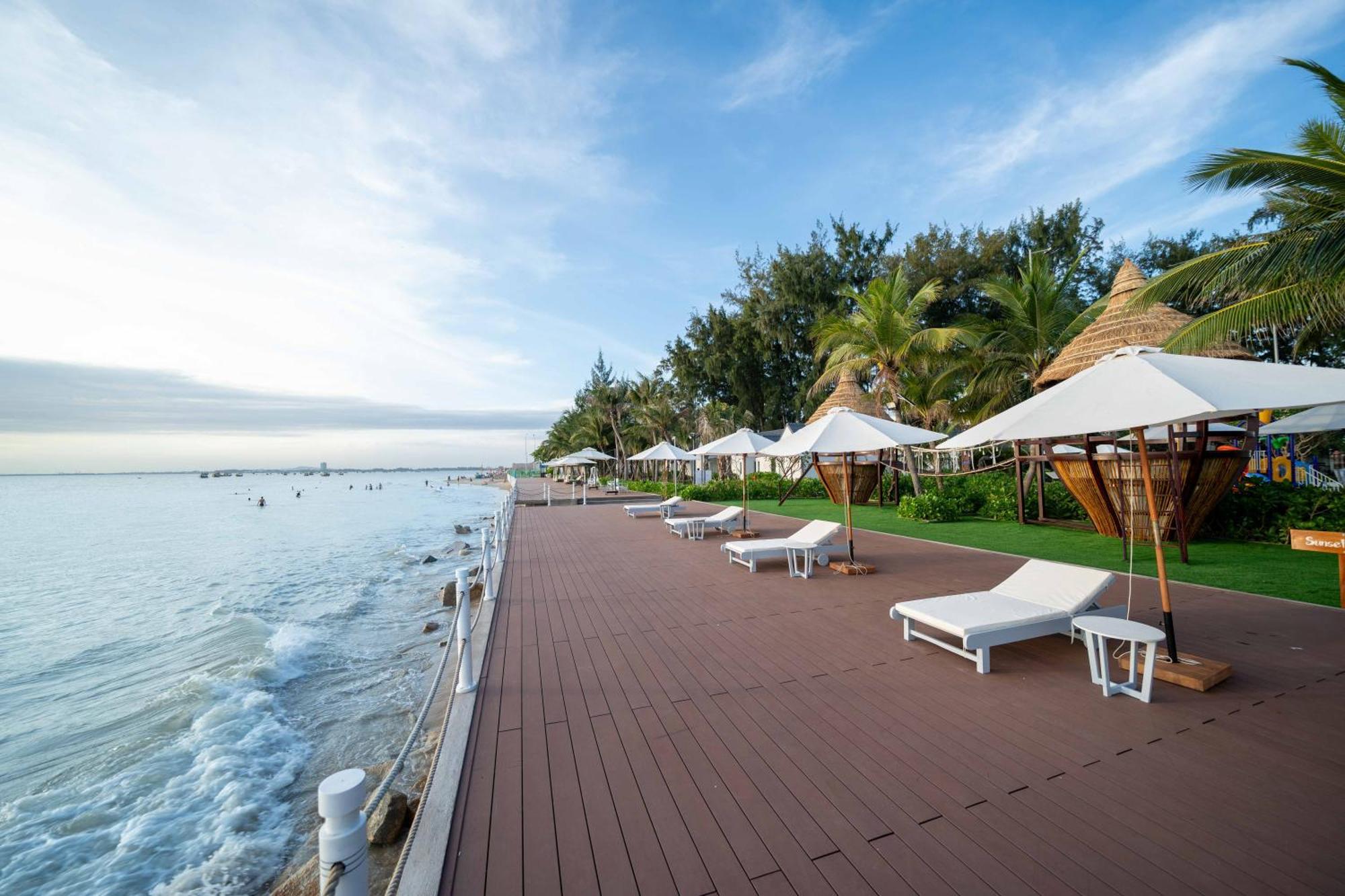 Palace Long Resort