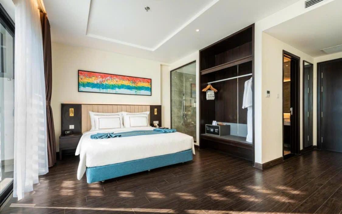 The 1108 Sapphire Apartment