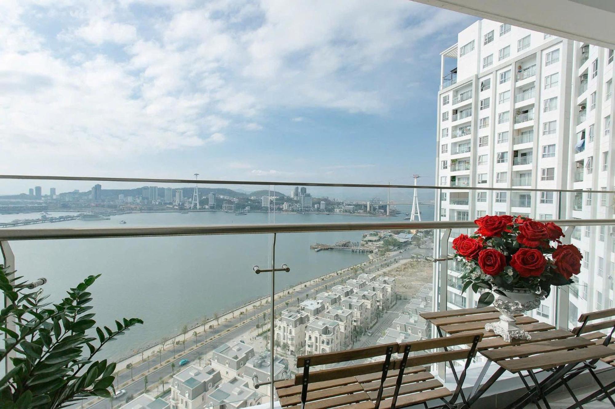 The 1108 Sapphire Apartment *
