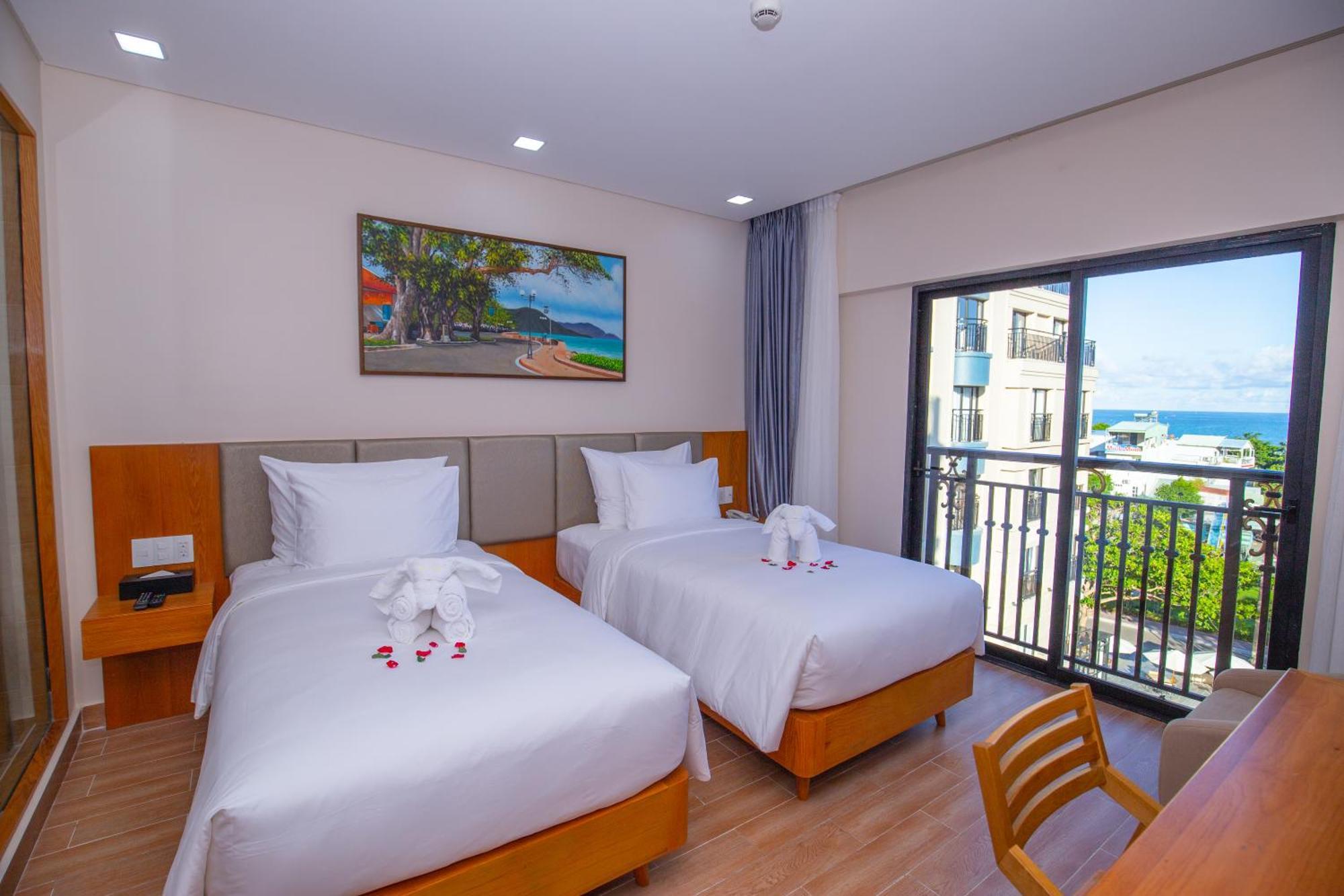 Hotel Marina Bay Con Dao 4*